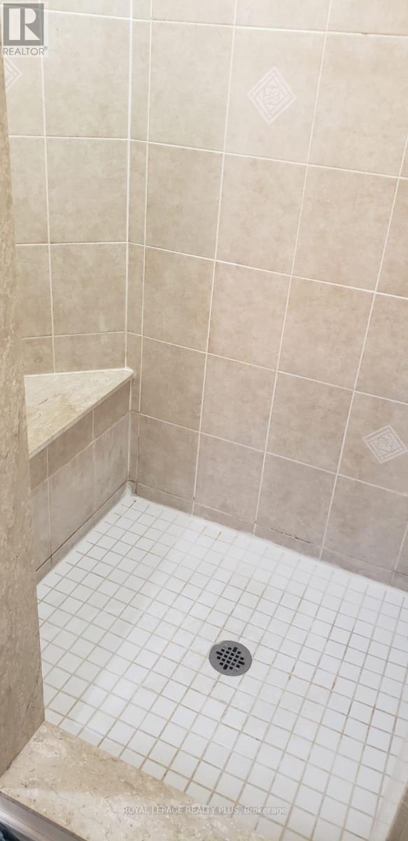 135 Earlsbridge Boulevard, Brampton, Ontario  L7A 3T7 - Photo 13 - W12482785