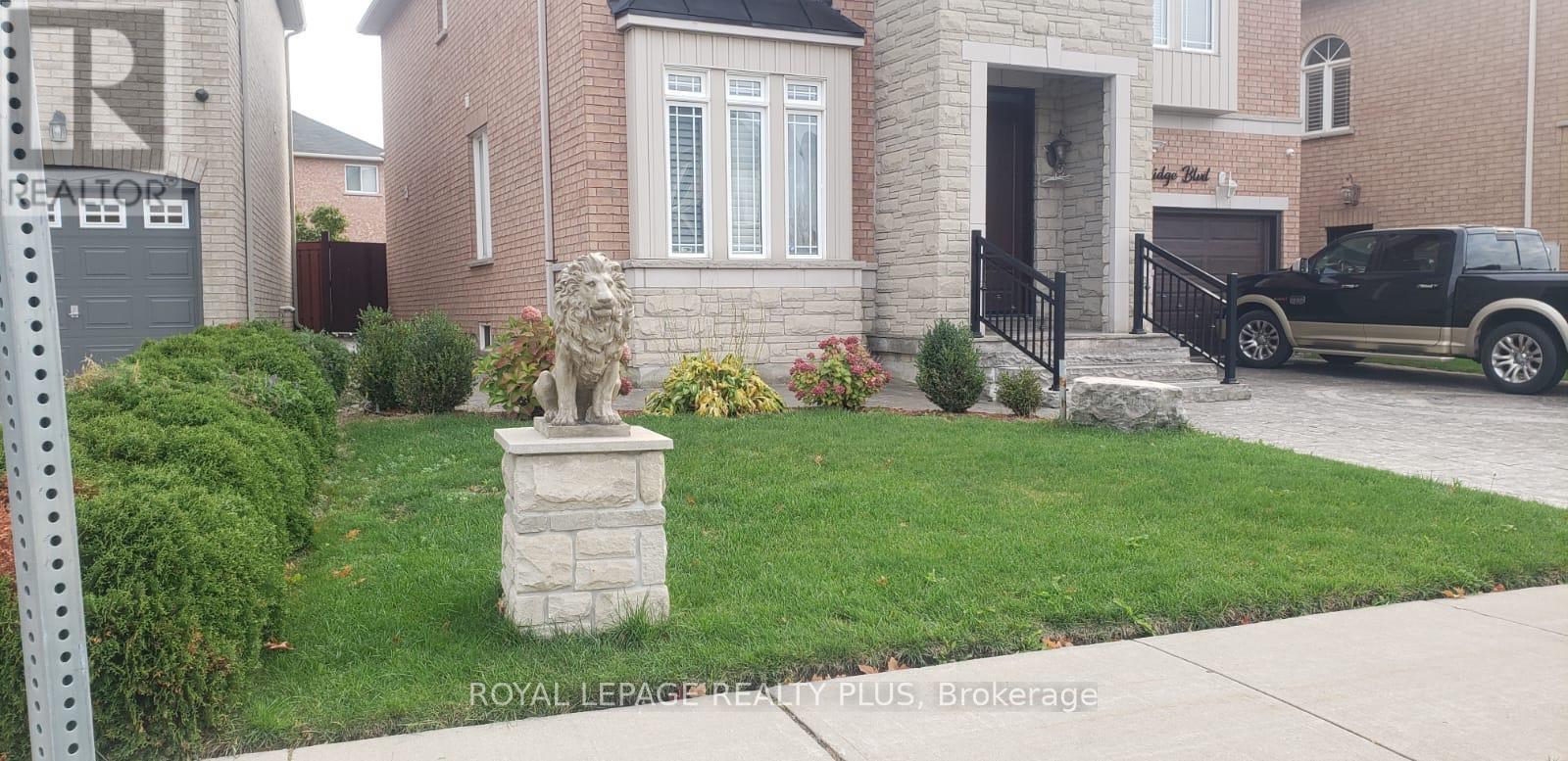135 Earlsbridge Boulevard, Brampton, Ontario  L7A 3T7 - Photo 3 - W12482785