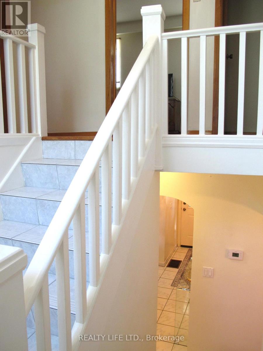 4 Rosalie Avenue, Toronto, Ontario  M3L 1C5 - Photo 15 - W12482800