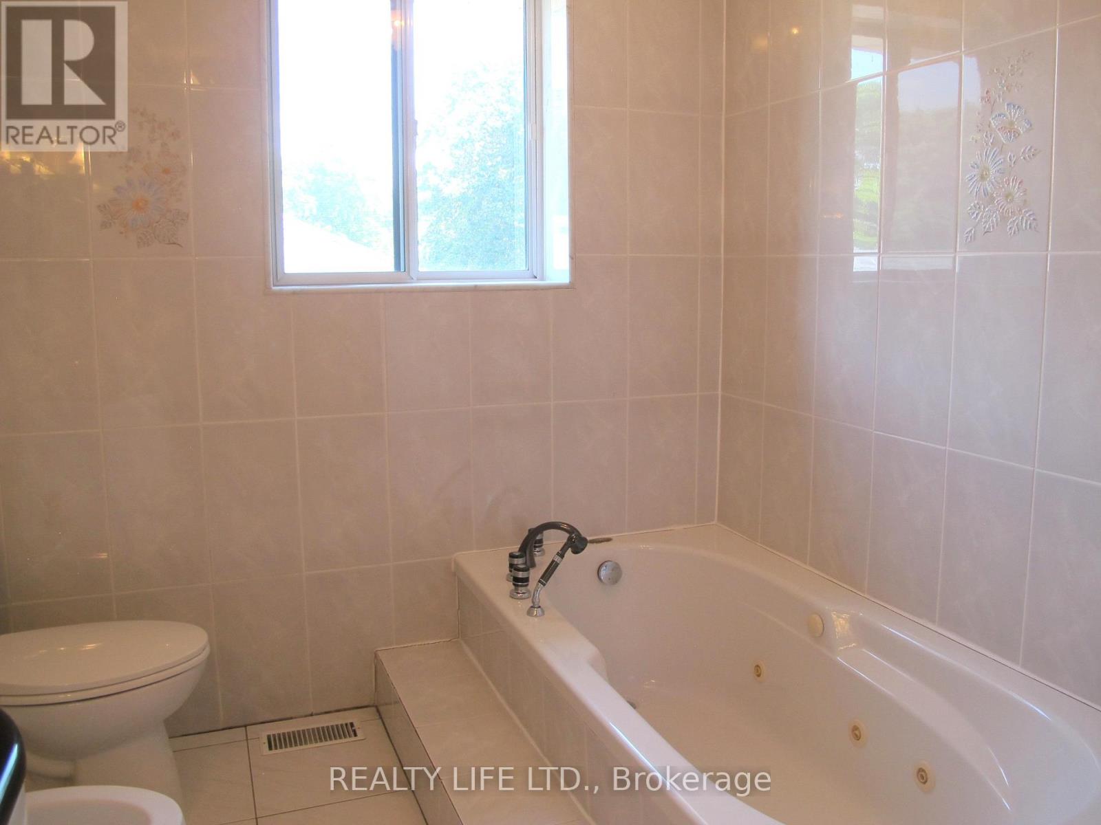 4 Rosalie Avenue, Toronto, Ontario  M3L 1C5 - Photo 22 - W12482800
