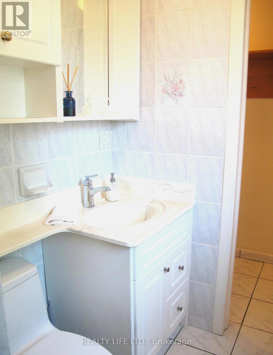 4 Rosalie Avenue, Toronto, Ontario  M3L 1C5 - Photo 25 - W12482800