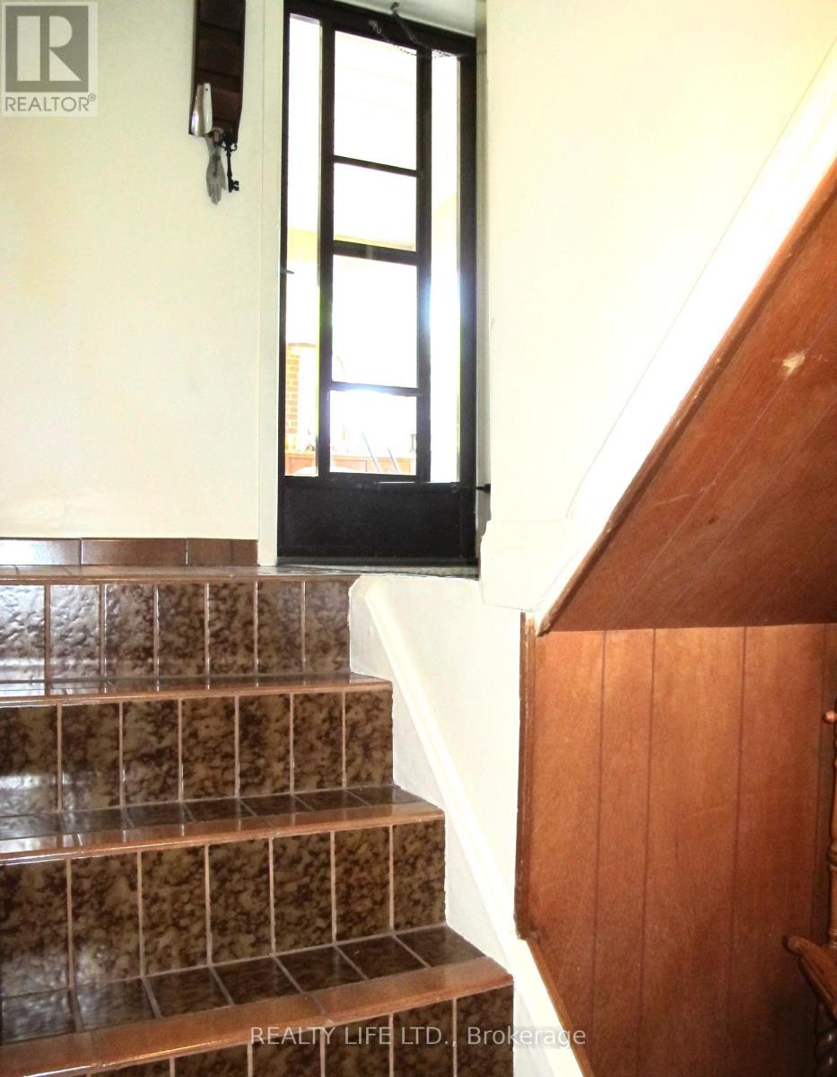 4 Rosalie Avenue, Toronto, Ontario  M3L 1C5 - Photo 29 - W12482800