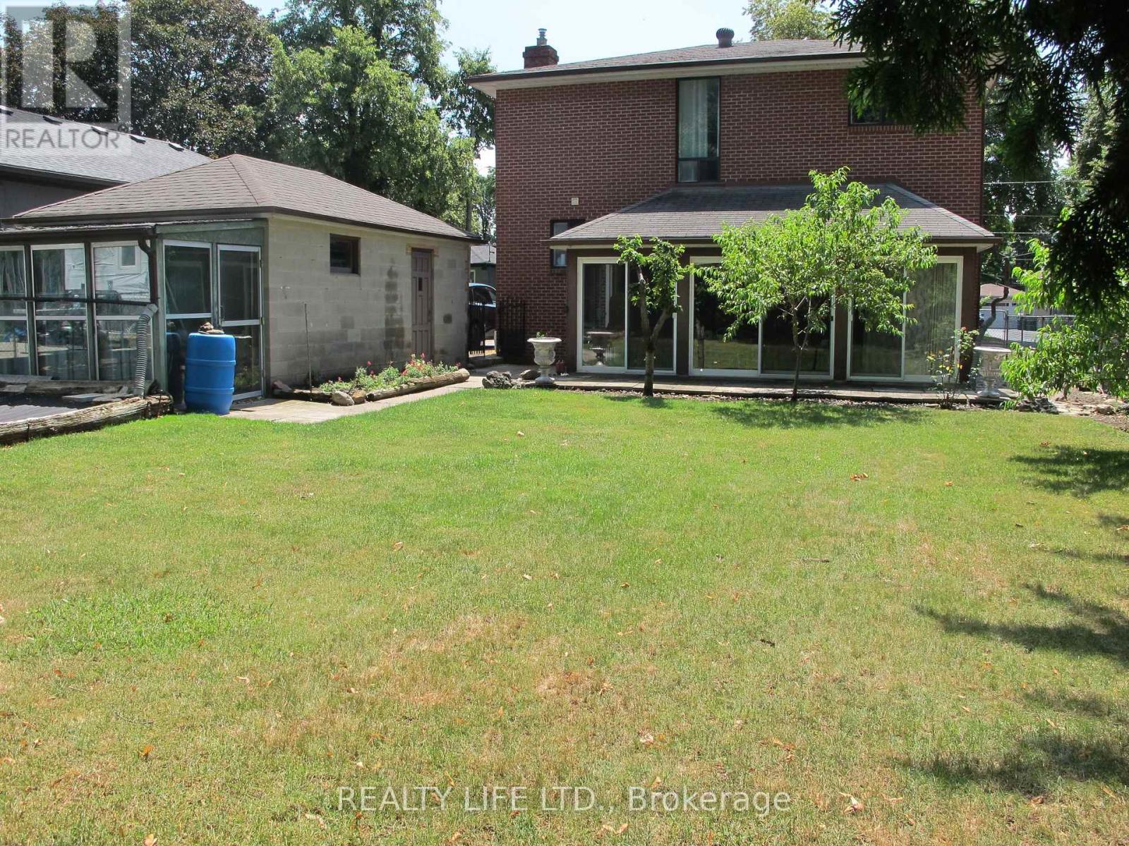 4 Rosalie Avenue, Toronto, Ontario  M3L 1C5 - Photo 40 - W12482800