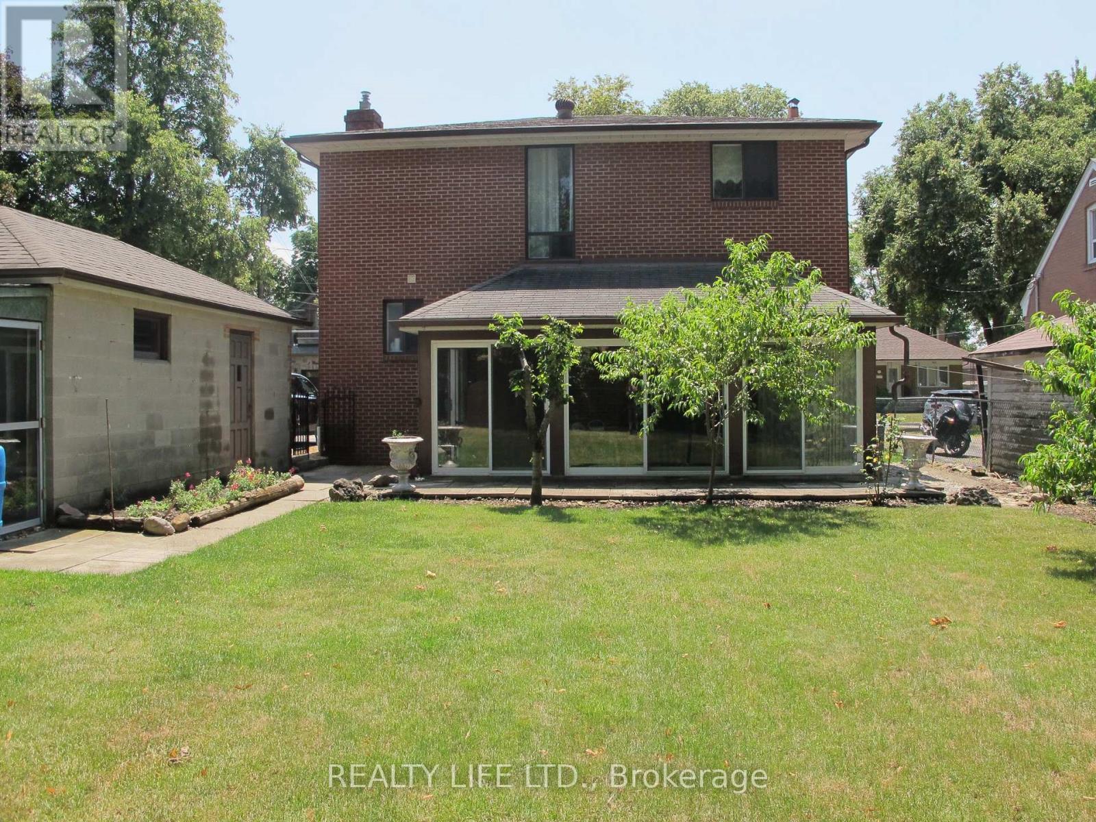 4 Rosalie Avenue, Toronto, Ontario  M3L 1C5 - Photo 41 - W12482800