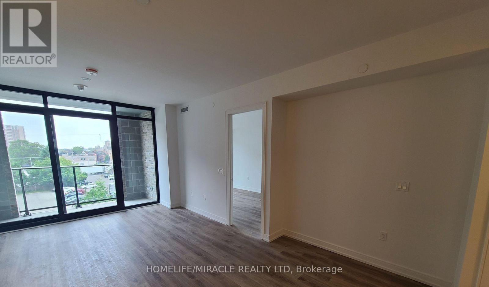 427 - 1 Jarvis Street, Hamilton, Ontario  L8R 3J2 - Photo 3 - X12482794
