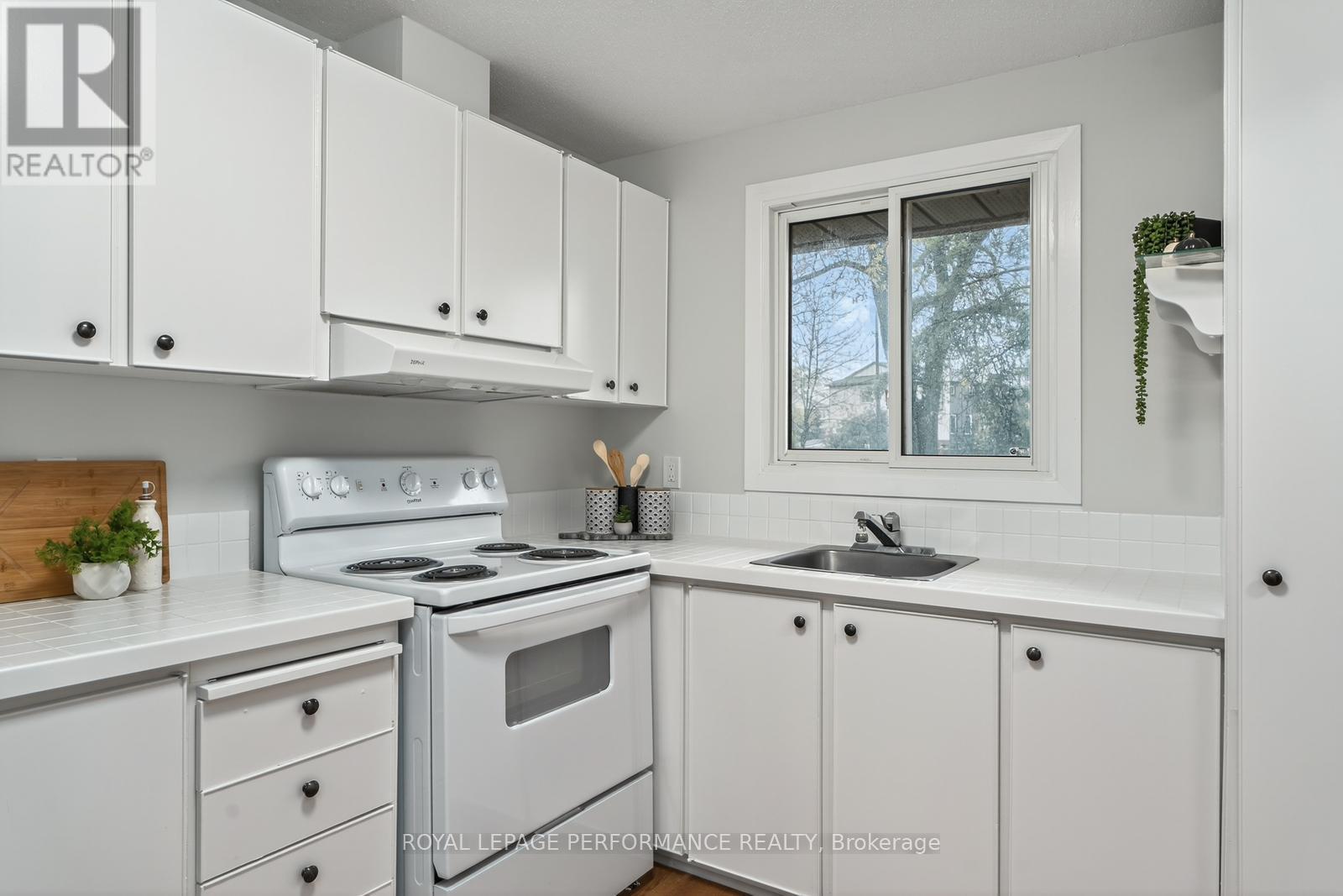 118 - 176 Woodfield Drive, Ottawa, Ontario  K2G 3W8 - Photo 9 - X12461267