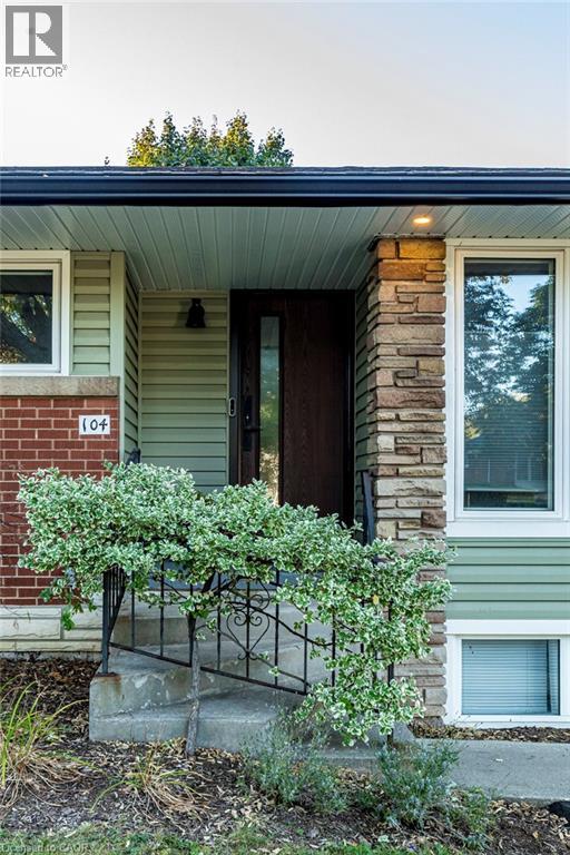 104 West 33rd Street, Hamilton, Ontario  L9C 5J1 - Photo 2 - 40777037
