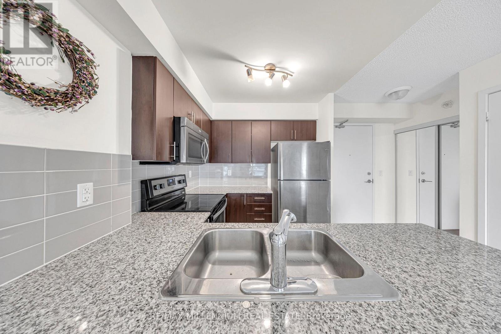 908 - 1410 Dupont Street, Toronto, Ontario  M6H 0B6 - Photo 18 - W12482807