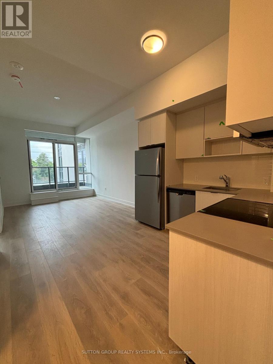 211 - 204 Burnhamthorpe Road E, Mississauga, Ontario  L5A 4L4 - Photo 4 - W12482809