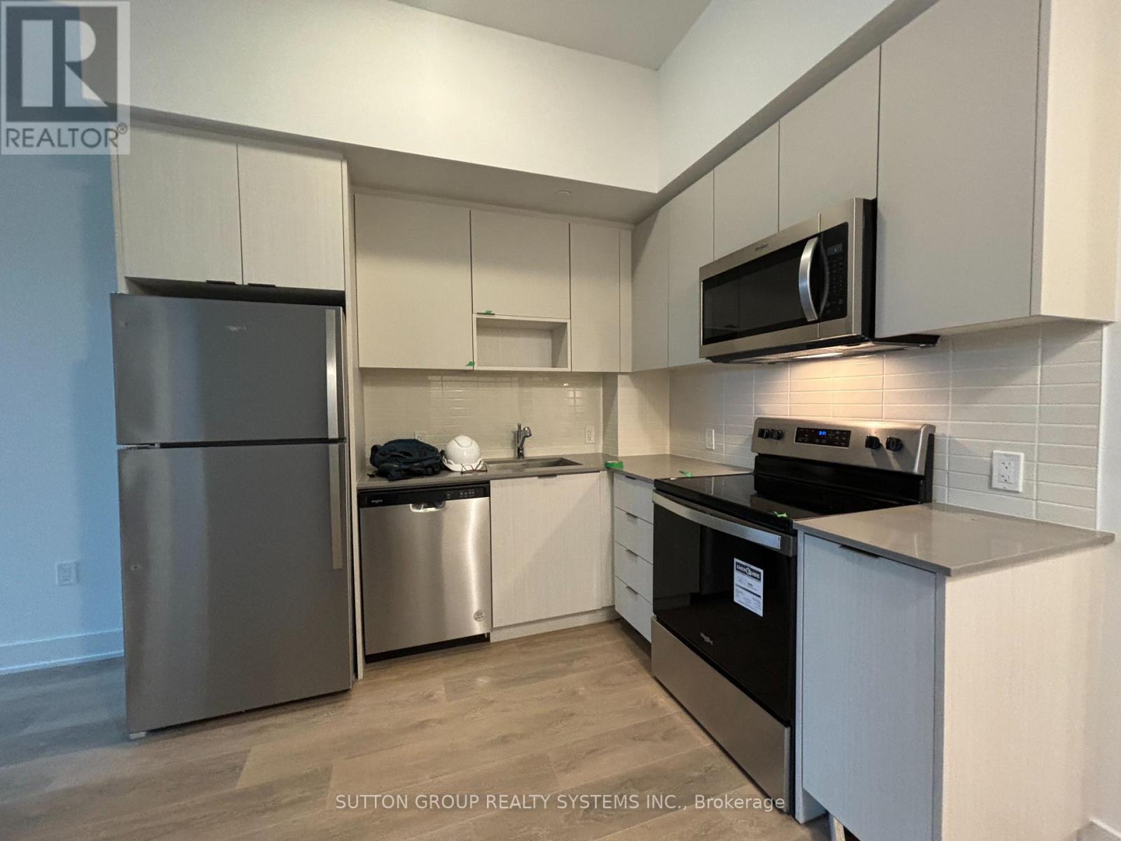 211 - 204 Burnhamthorpe Road E, Mississauga, Ontario  L5A 4L4 - Photo 5 - W12482809