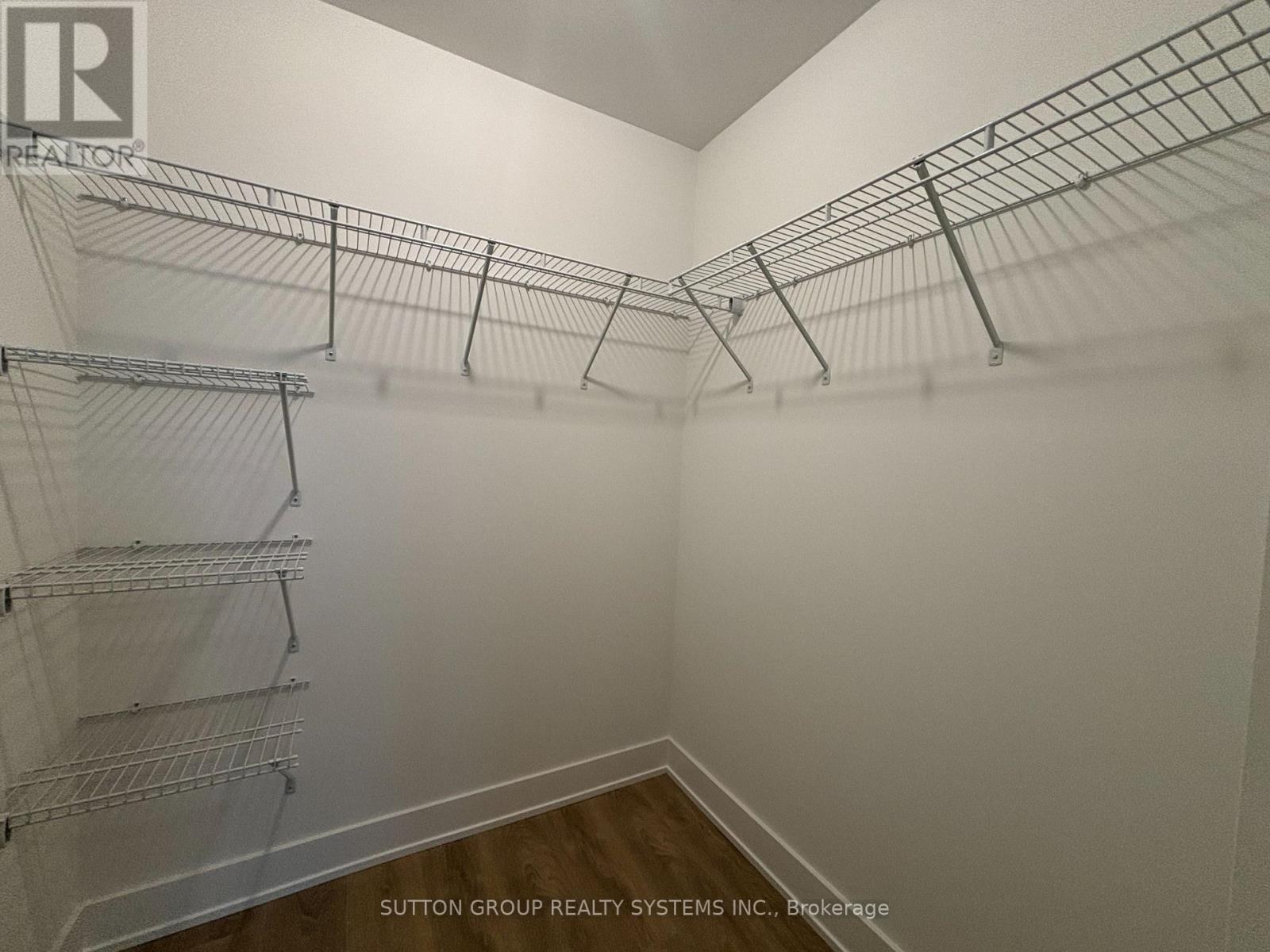 211 - 204 Burnhamthorpe Road E, Mississauga, Ontario  L5A 4L4 - Photo 8 - W12482809