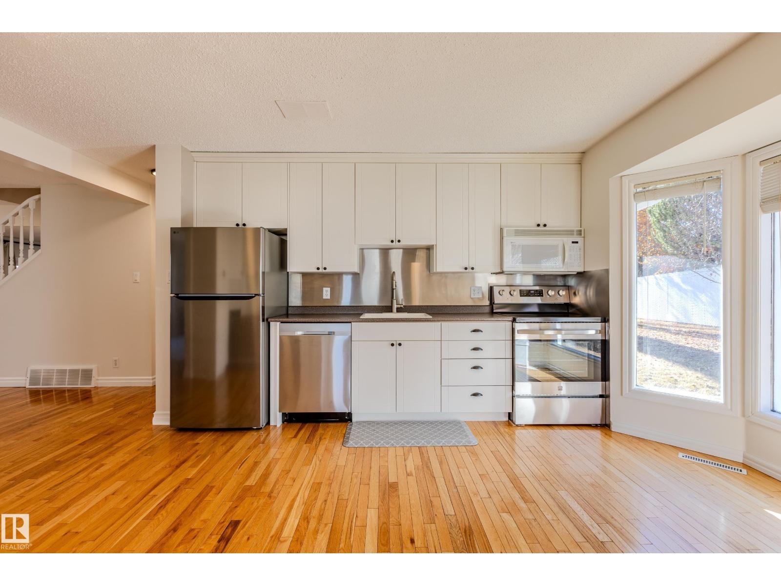 98 Valleyview Cr Nw, Edmonton, Alberta  T5R 5T3 - Photo 10 - E4463577