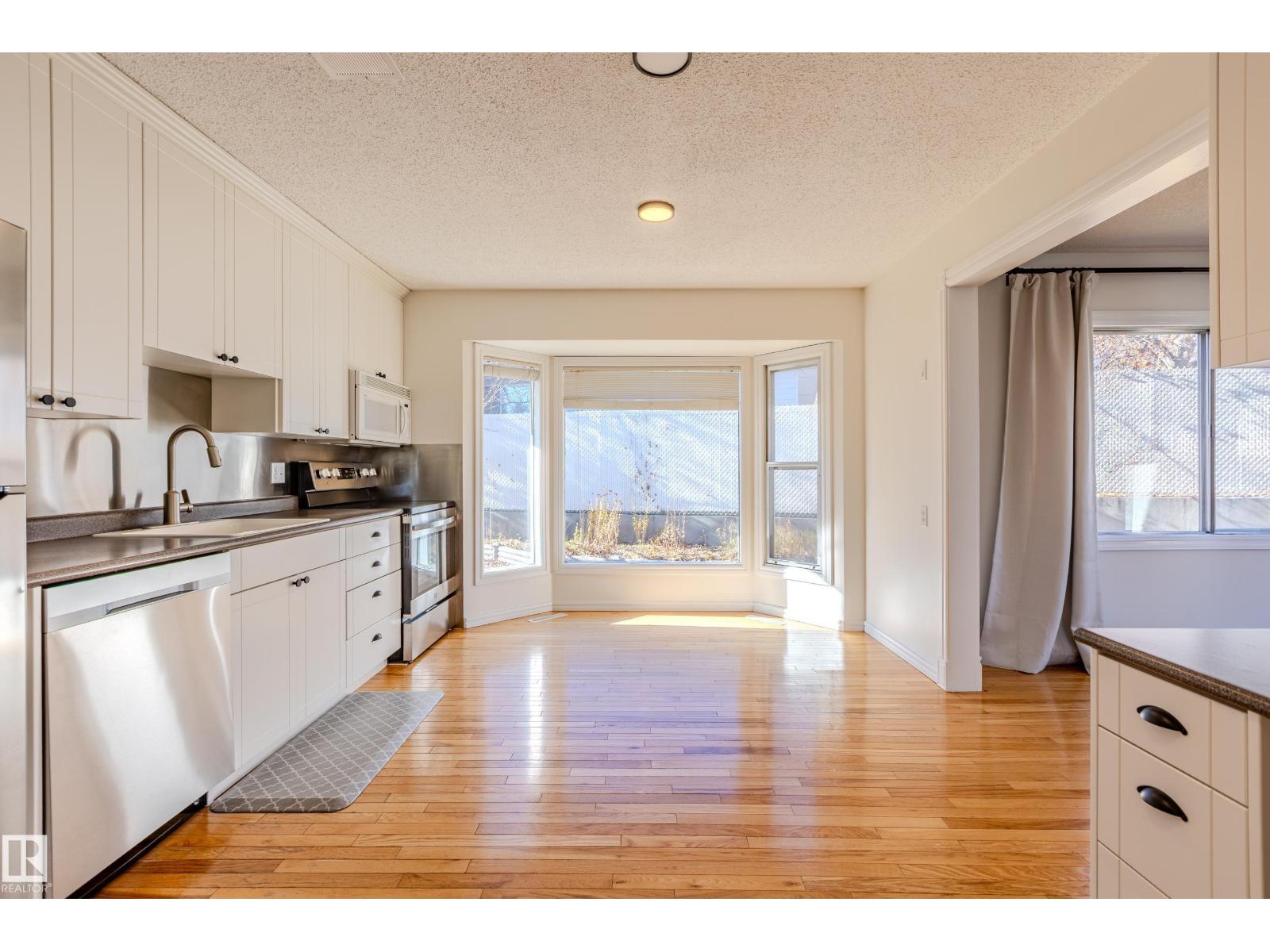 98 Valleyview Cr Nw, Edmonton, Alberta  T5R 5T3 - Photo 11 - E4463577