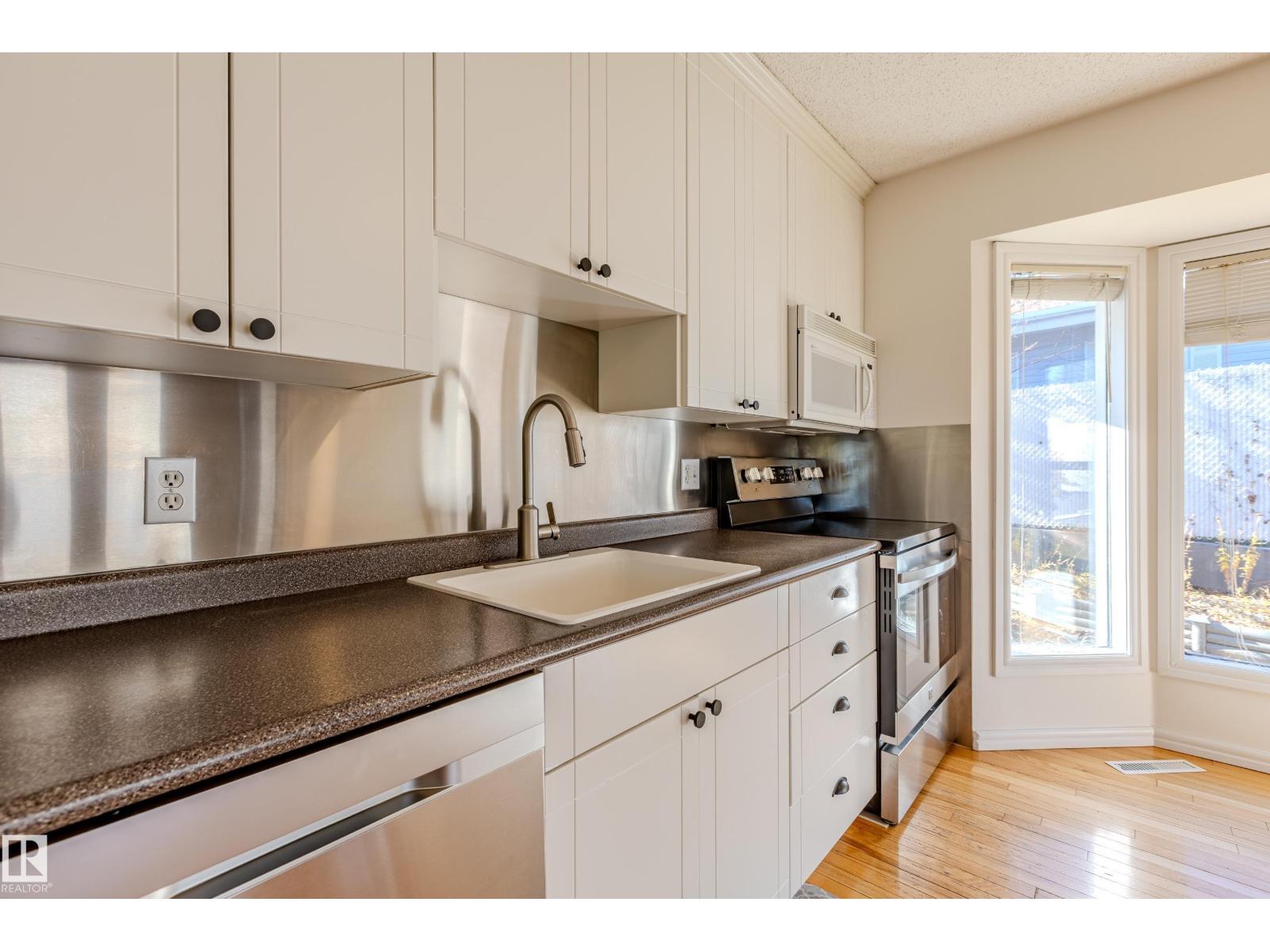98 Valleyview Cr Nw, Edmonton, Alberta  T5R 5T3 - Photo 13 - E4463577