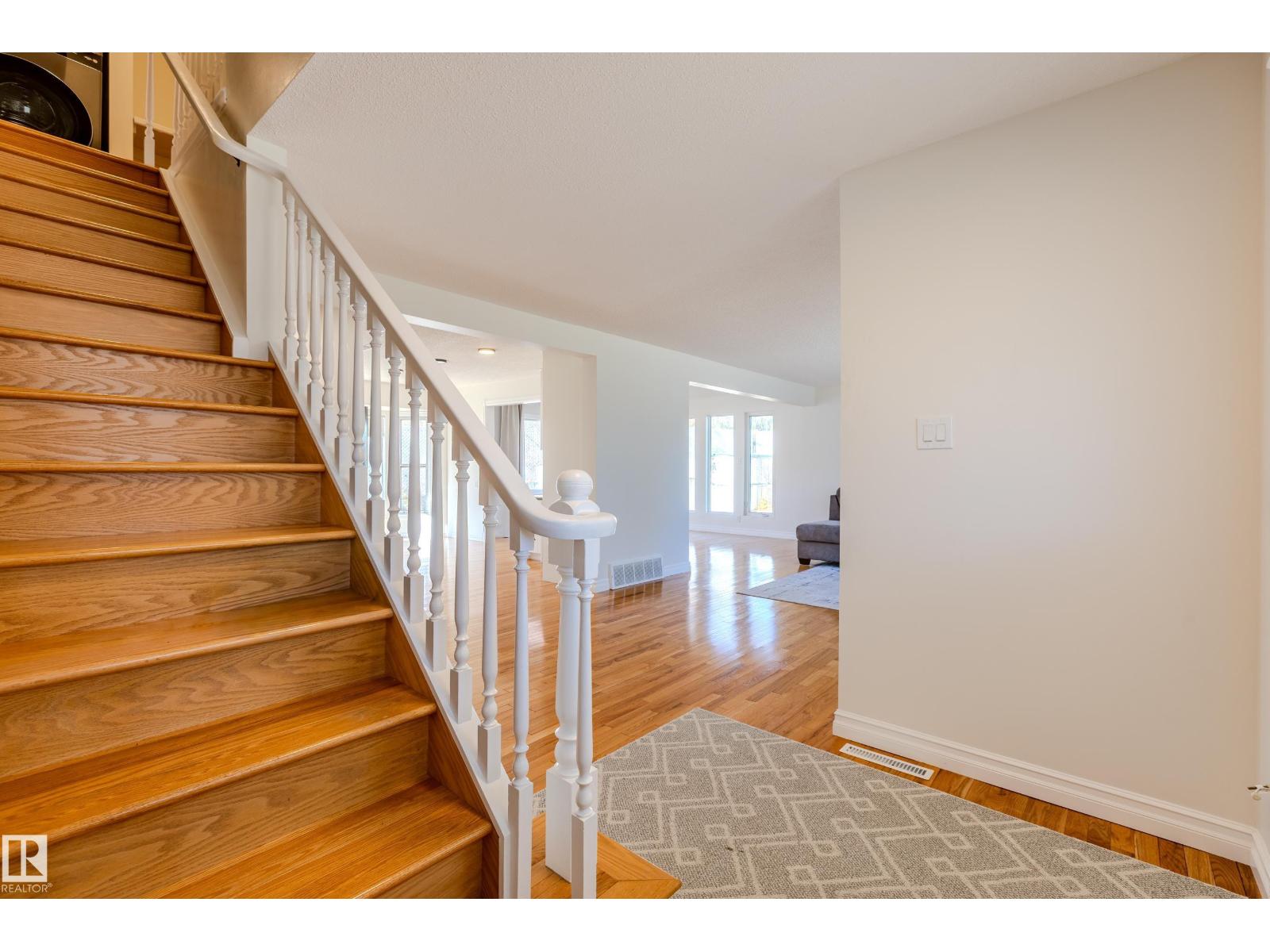 98 Valleyview Cr Nw, Edmonton, Alberta  T5R 5T3 - Photo 14 - E4463577