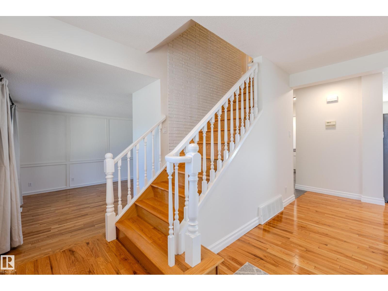 98 Valleyview Cr Nw, Edmonton, Alberta  T5R 5T3 - Photo 18 - E4463577
