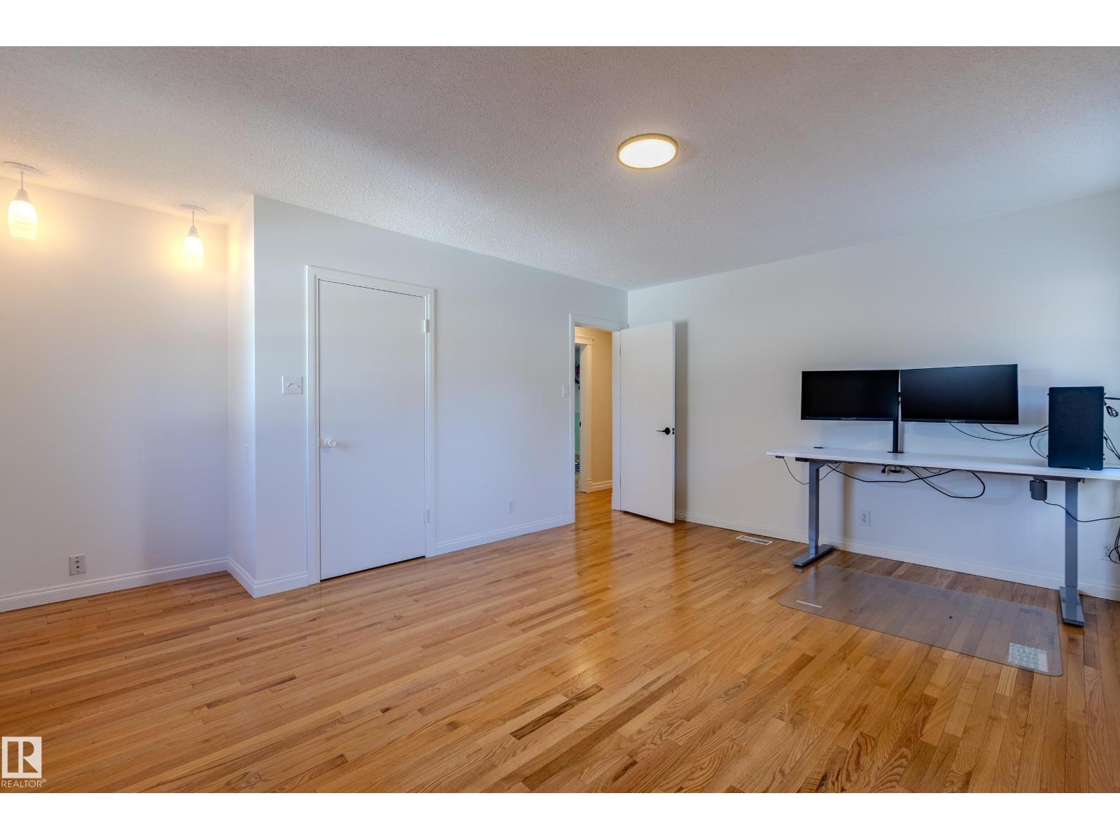 98 Valleyview Cr Nw, Edmonton, Alberta  T5R 5T3 - Photo 31 - E4463577