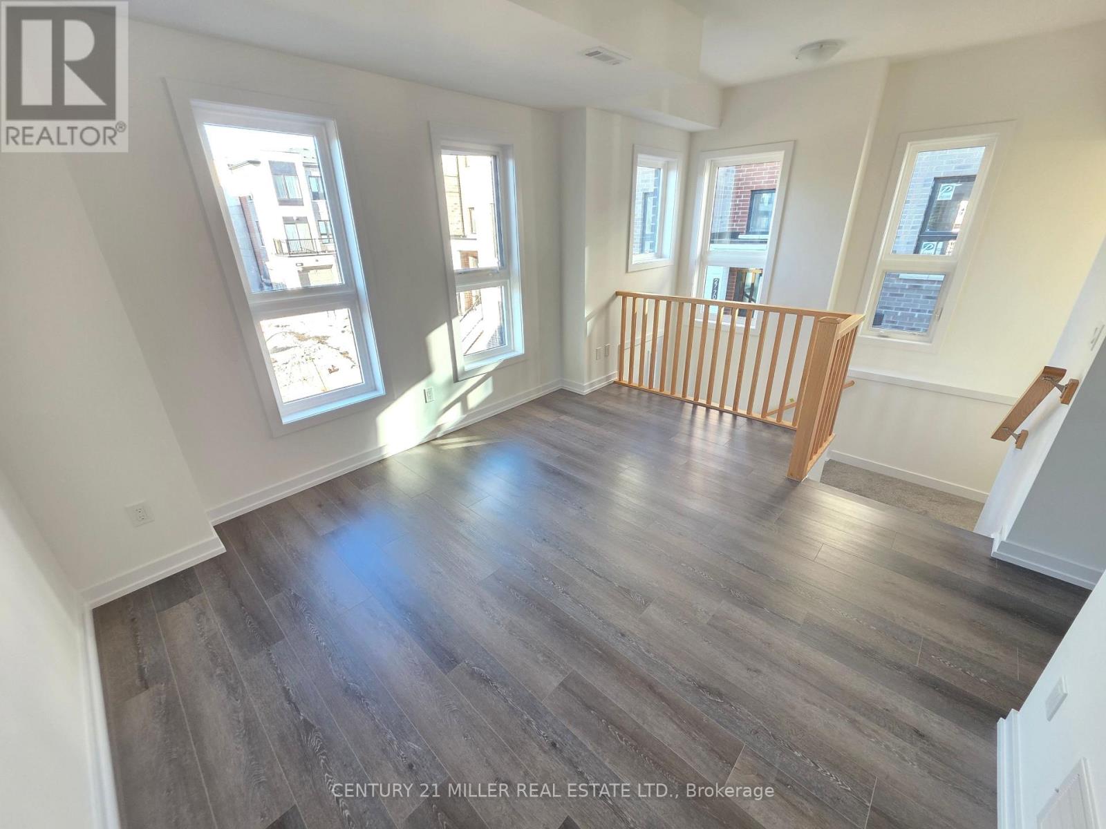 31 - 70 Kenesky Drive, Hamilton, Ontario  L8B 1Y4 - Photo 8 - X12482802