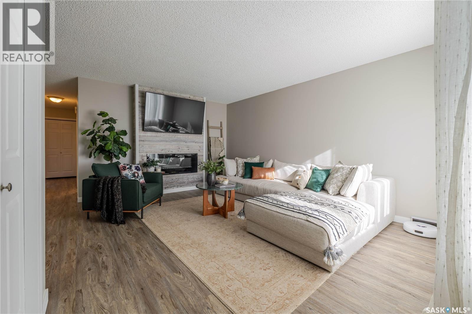 1020 Caribou Street W, Moose Jaw, Saskatchewan  S6H 2L7 - Photo 3 - SK021744