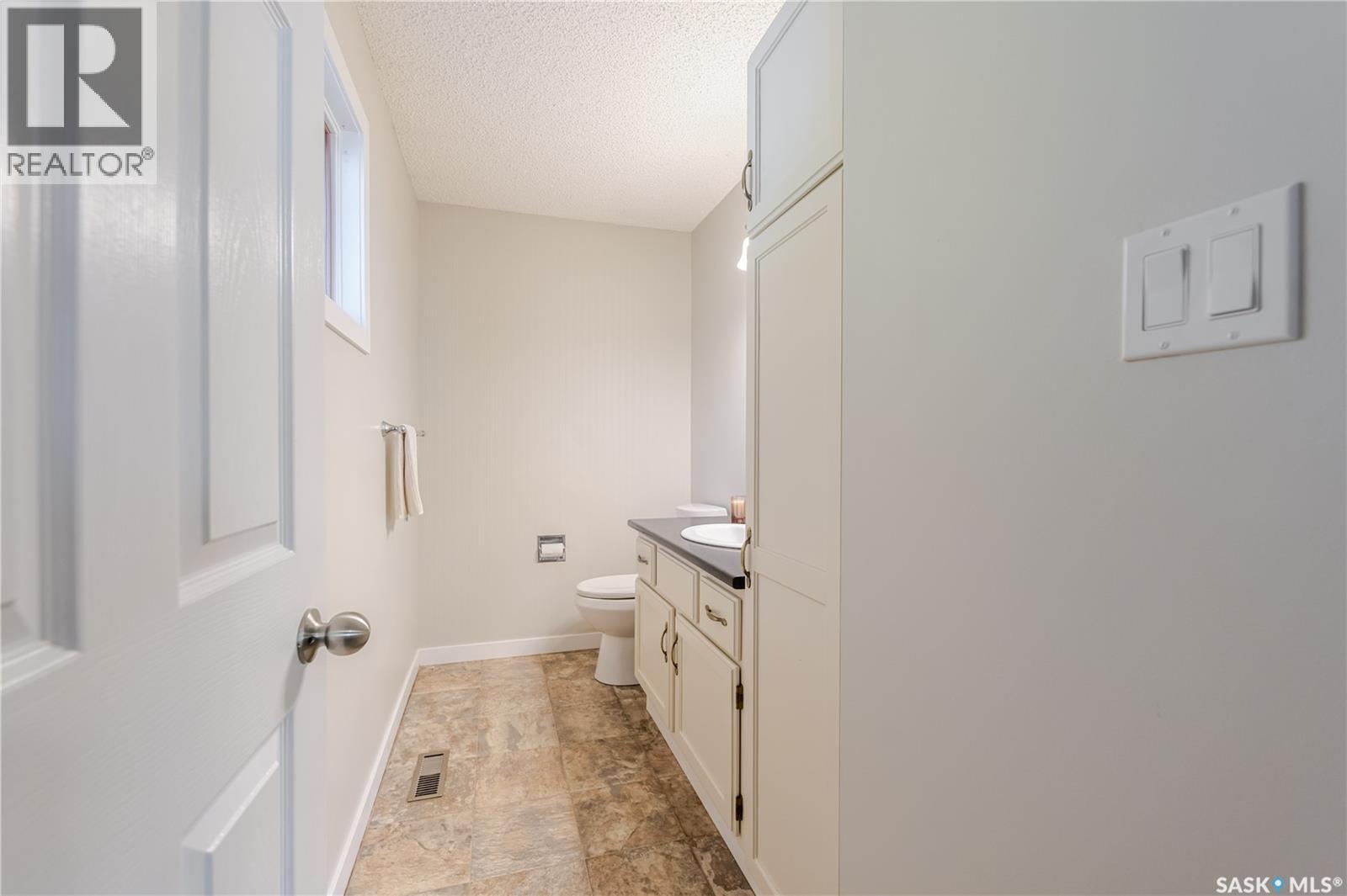 1020 Caribou Street W, Moose Jaw, Saskatchewan  S6H 2L7 - Photo 22 - SK021744