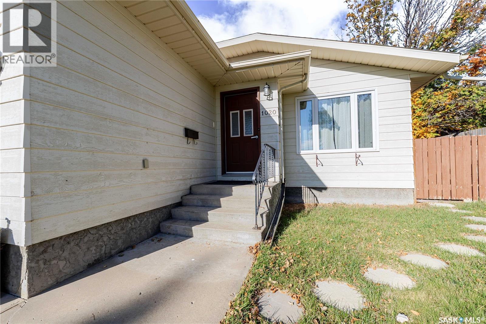 1020 Caribou Street W, Moose Jaw, Saskatchewan  S6H 2L7 - Photo 2 - SK021744