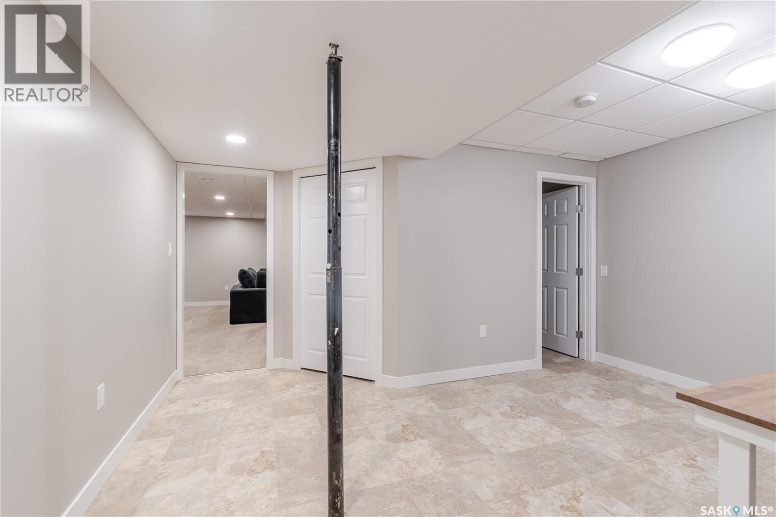 1020 Caribou Street W, Moose Jaw, Saskatchewan  S6H 2L7 - Photo 35 - SK021744