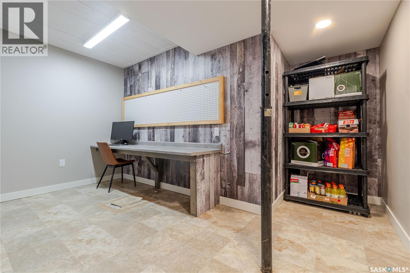 1020 Caribou Street W, Moose Jaw, Saskatchewan  S6H 2L7 - Photo 38 - SK021744