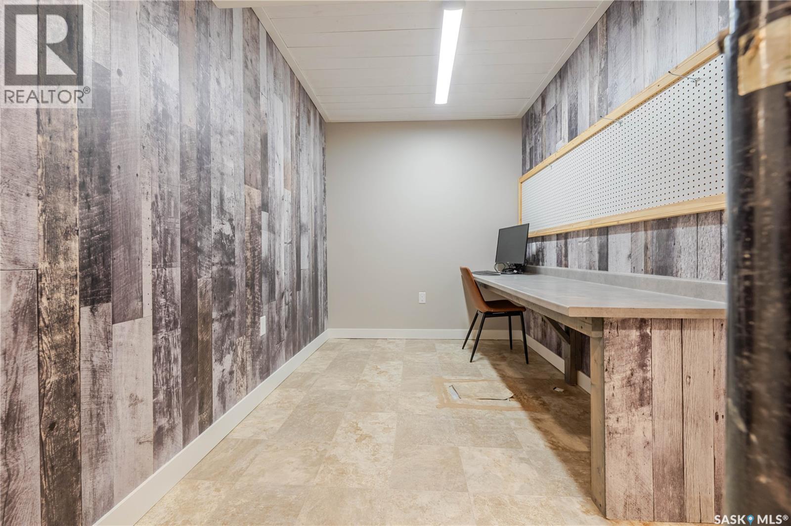 1020 Caribou Street W, Moose Jaw, Saskatchewan  S6H 2L7 - Photo 39 - SK021744