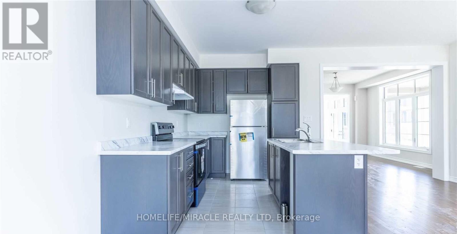 19 O'reilly Street, Whitby, Ontario  L1P 1Y2 - Photo 5 - E12482813