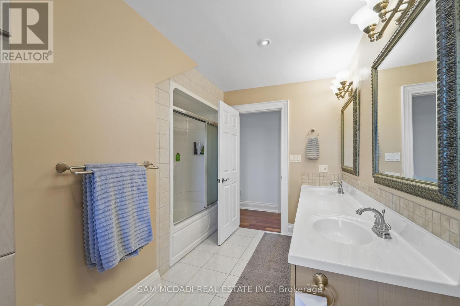 5431 Appleby Line, Burlington, Ontario  L7M 0P3 - Photo 27 - W12482816