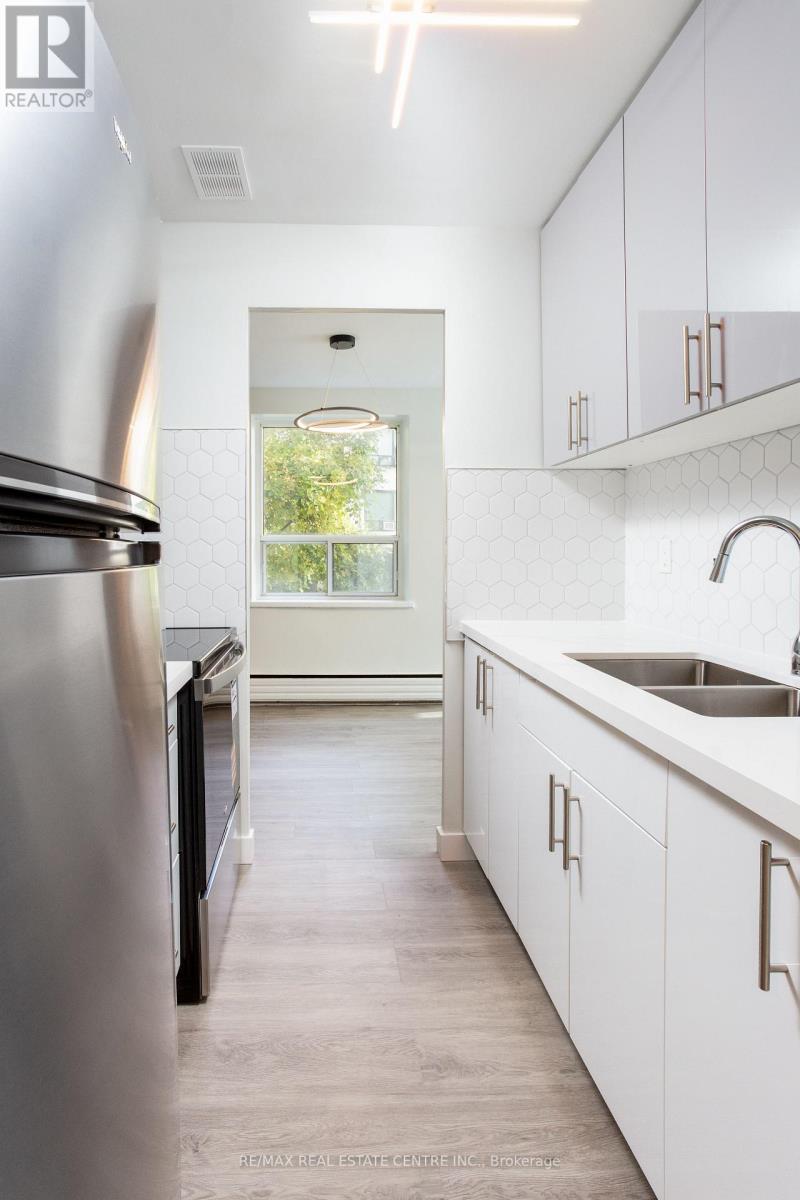 107 - 5 Hill Heights Road, Toronto, Ontario  M8Y 1Y9 - Photo 4 - W12482822