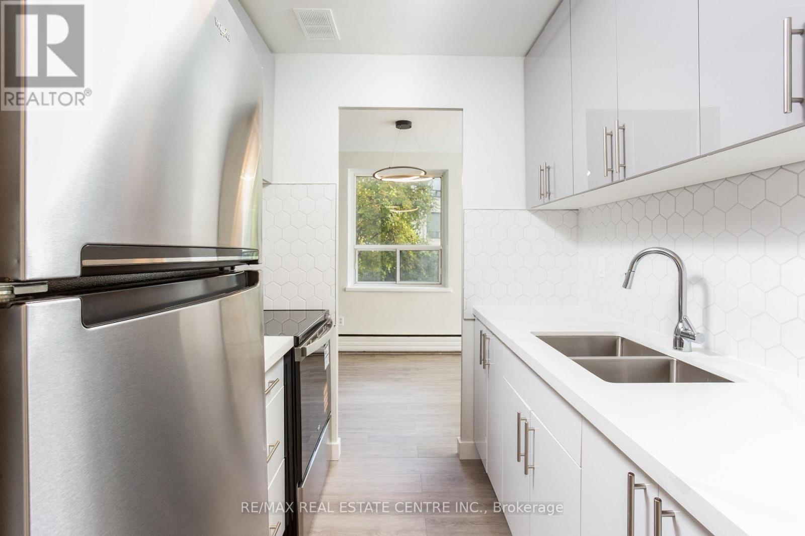 107 - 5 Hill Heights Road, Toronto, Ontario  M8Y 1Y9 - Photo 5 - W12482822
