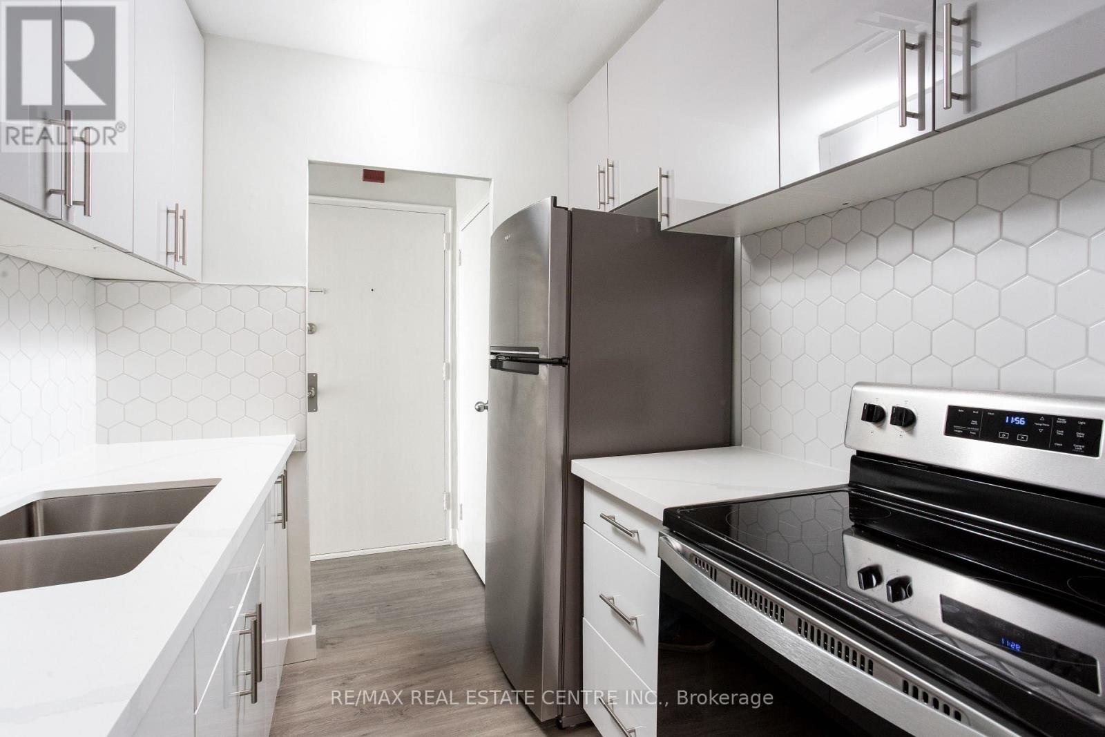 107 - 5 Hill Heights Road, Toronto, Ontario  M8Y 1Y9 - Photo 7 - W12482822
