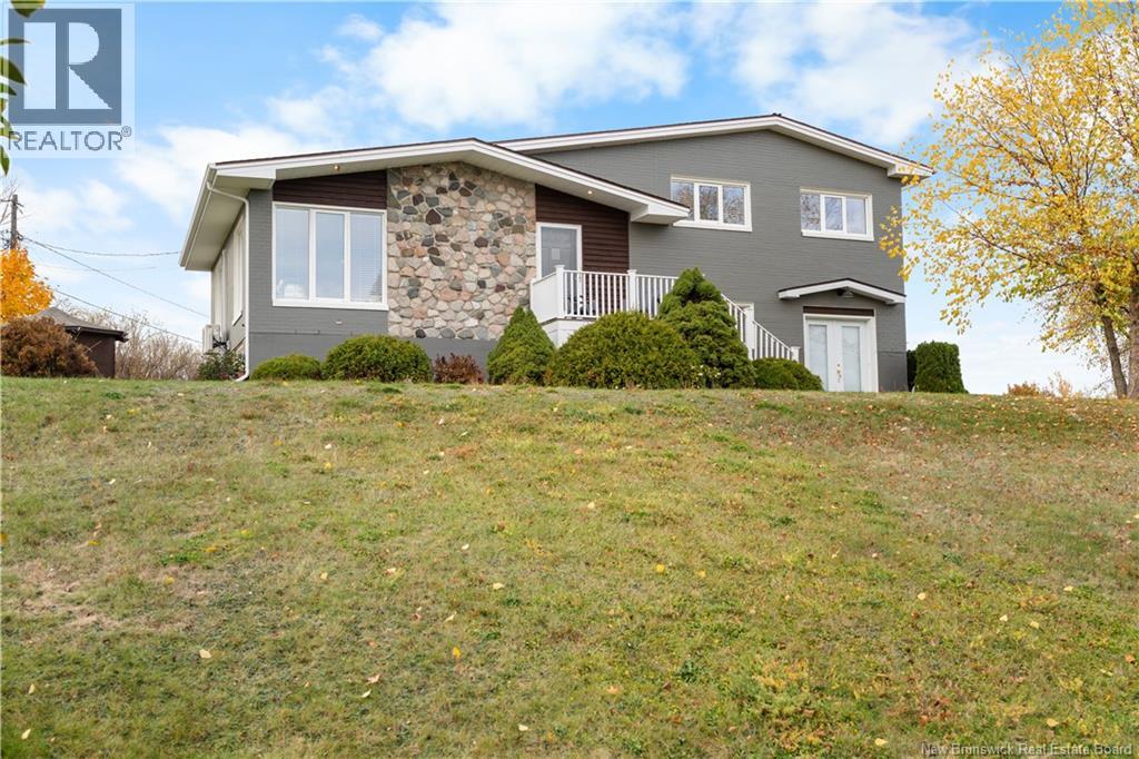 125 Roche, Bathurst, New Brunswick  E2A 3E5 - Photo 3 - NB129048