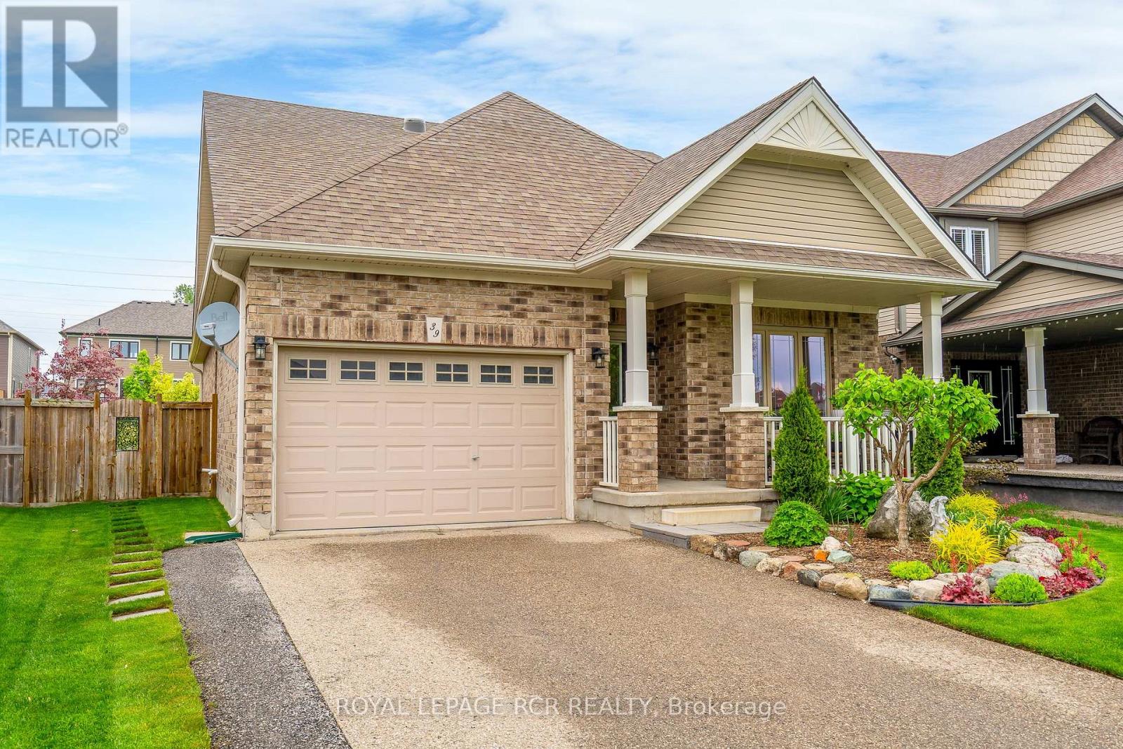 39 DINNICK CRESCENT, Orangeville, Ontario