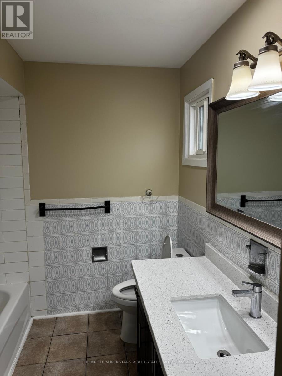 379 Archdekin Drive W, Brampton, Ontario  L6V 3E9 - Photo 10 - W12482834