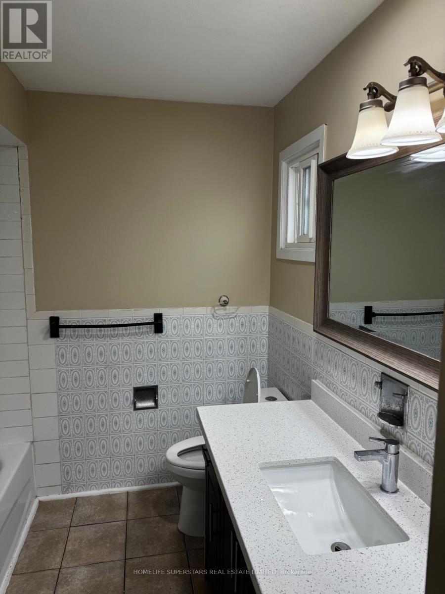 379 Archdekin Drive W, Brampton, Ontario  L6V 3E9 - Photo 11 - W12482834