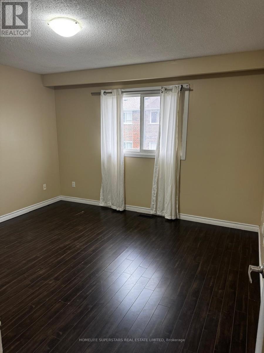 379 Archdekin Drive W, Brampton, Ontario  L6V 3E9 - Photo 4 - W12482834
