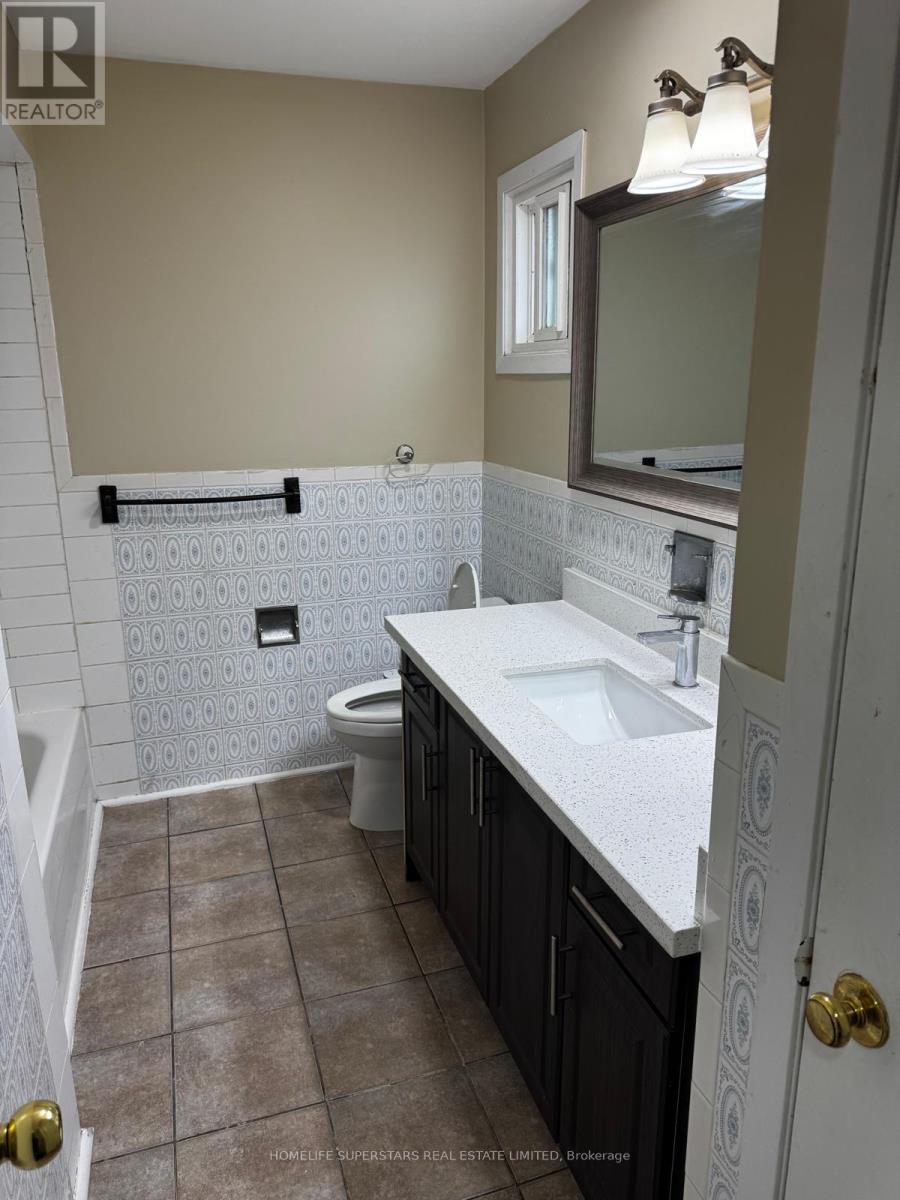 379 Archdekin Drive W, Brampton, Ontario  L6V 3E9 - Photo 8 - W12482834