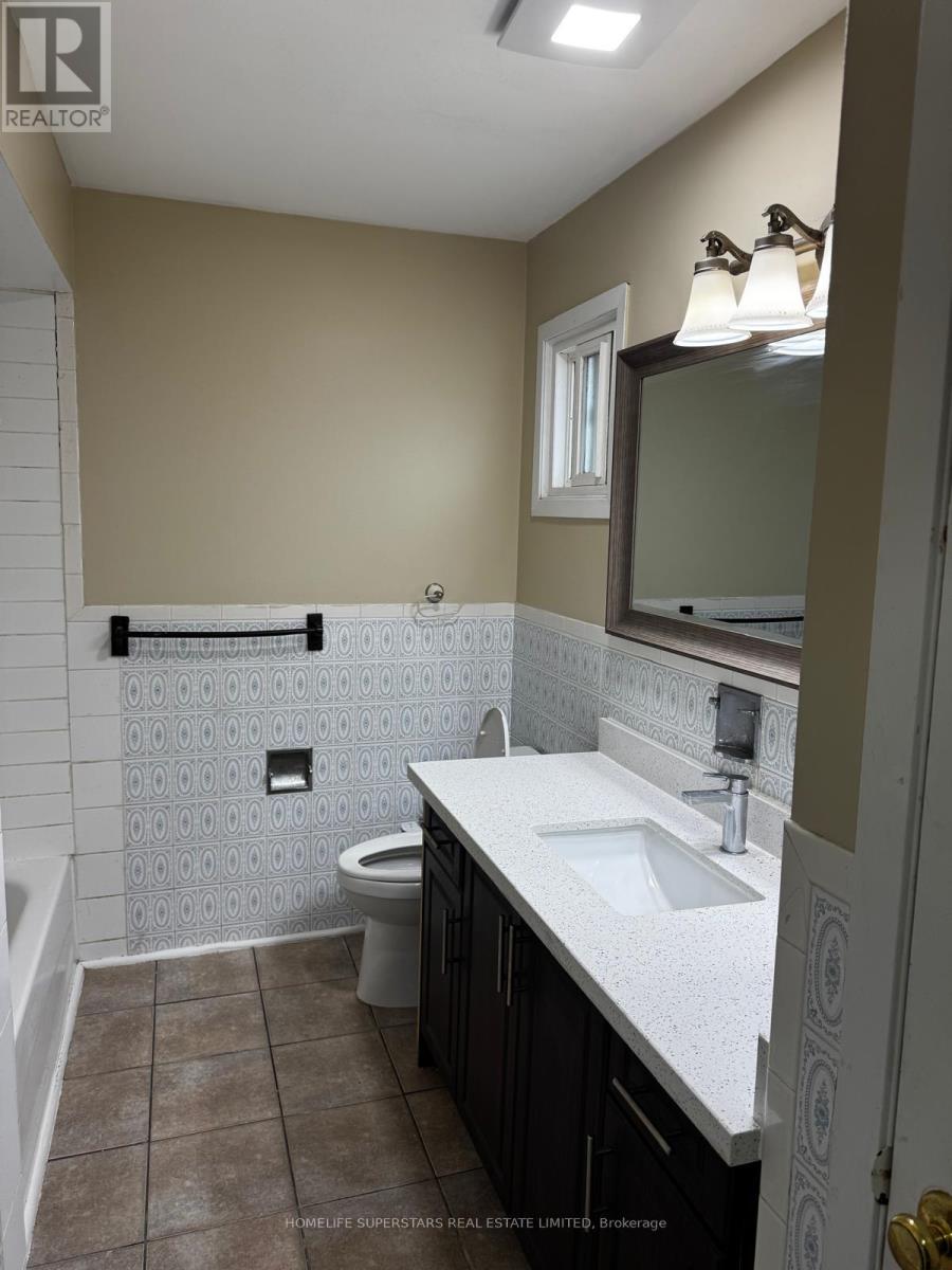 379 Archdekin Drive W, Brampton, Ontario  L6V 3E9 - Photo 9 - W12482834