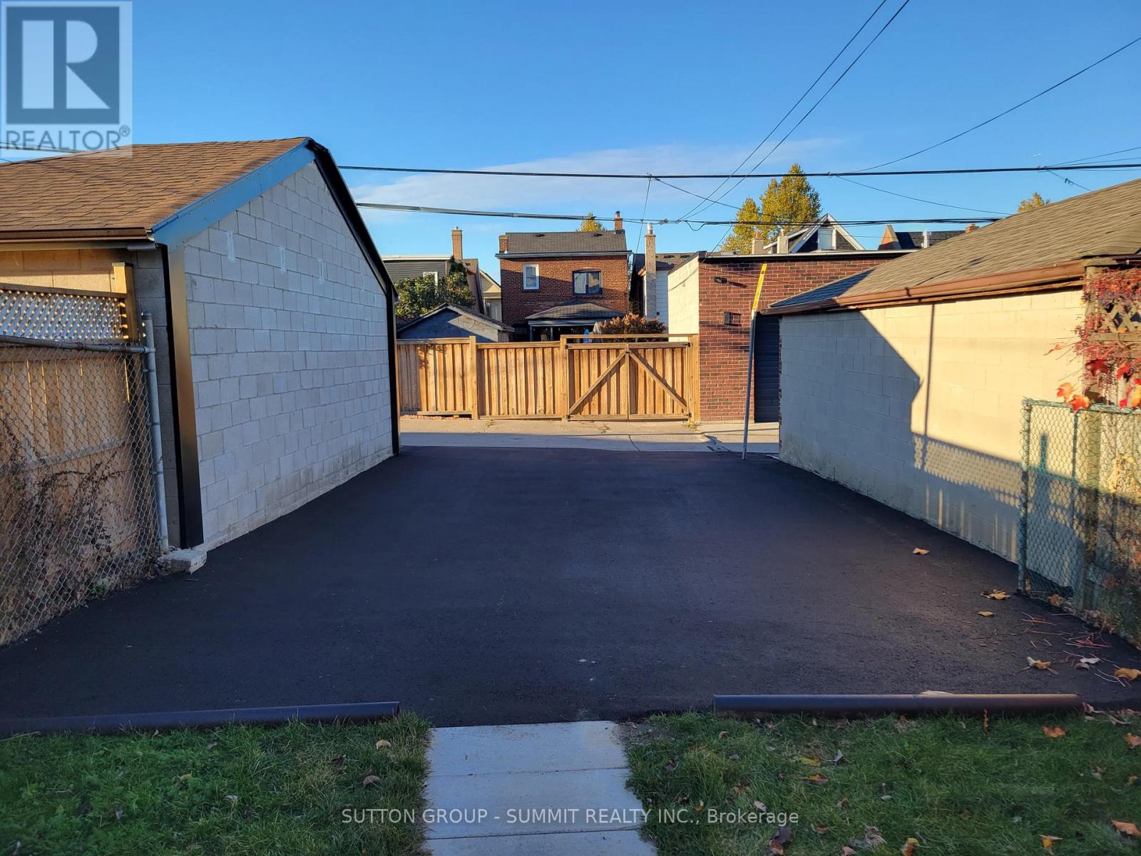 2; Top Floor - 34 Ascot Avenue, Toronto, Ontario  M6E 1E7 - Photo 12 - W12482835
