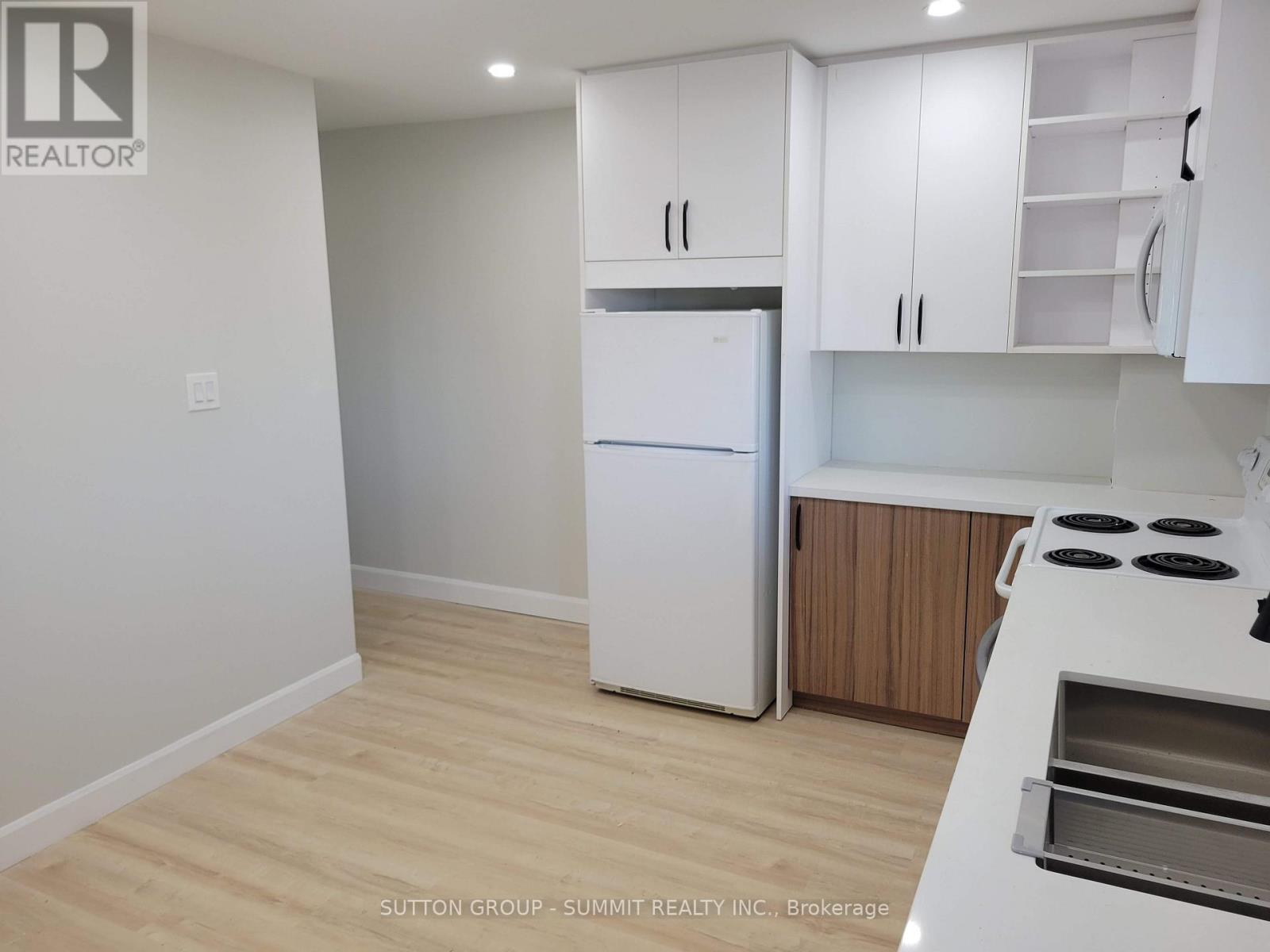 2; Top Floor - 34 Ascot Avenue, Toronto, Ontario  M6E 1E7 - Photo 2 - W12482835