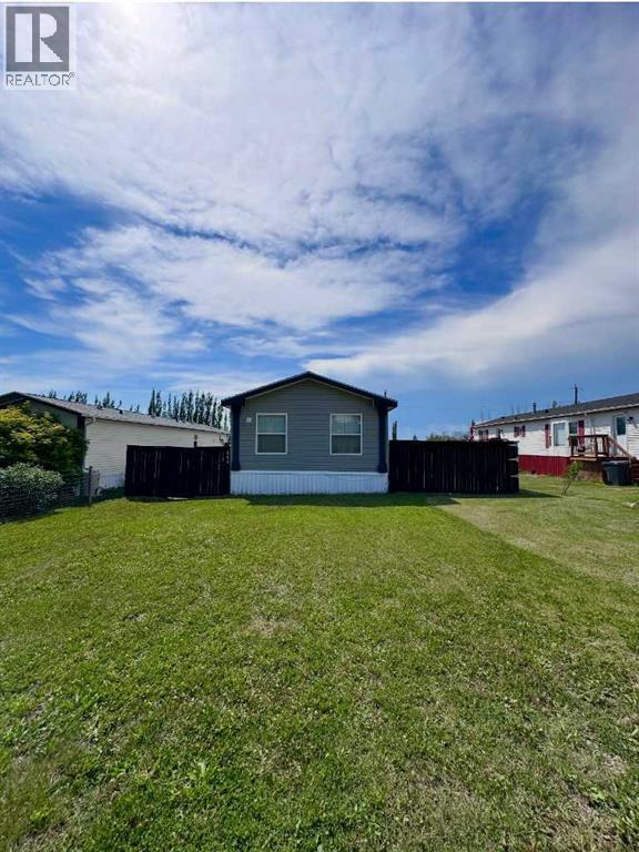 544 Queen Street, Elnora, Alberta