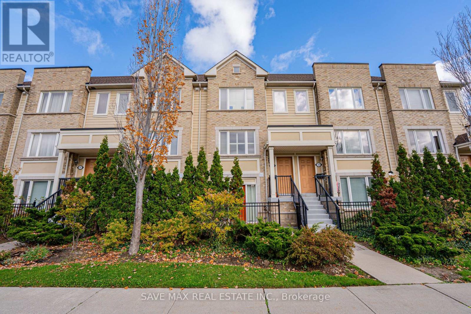 <div class="slider-price">$499,900</div><p>35 - 4965 Southampton Drive, Mississauga, Ontario</p>