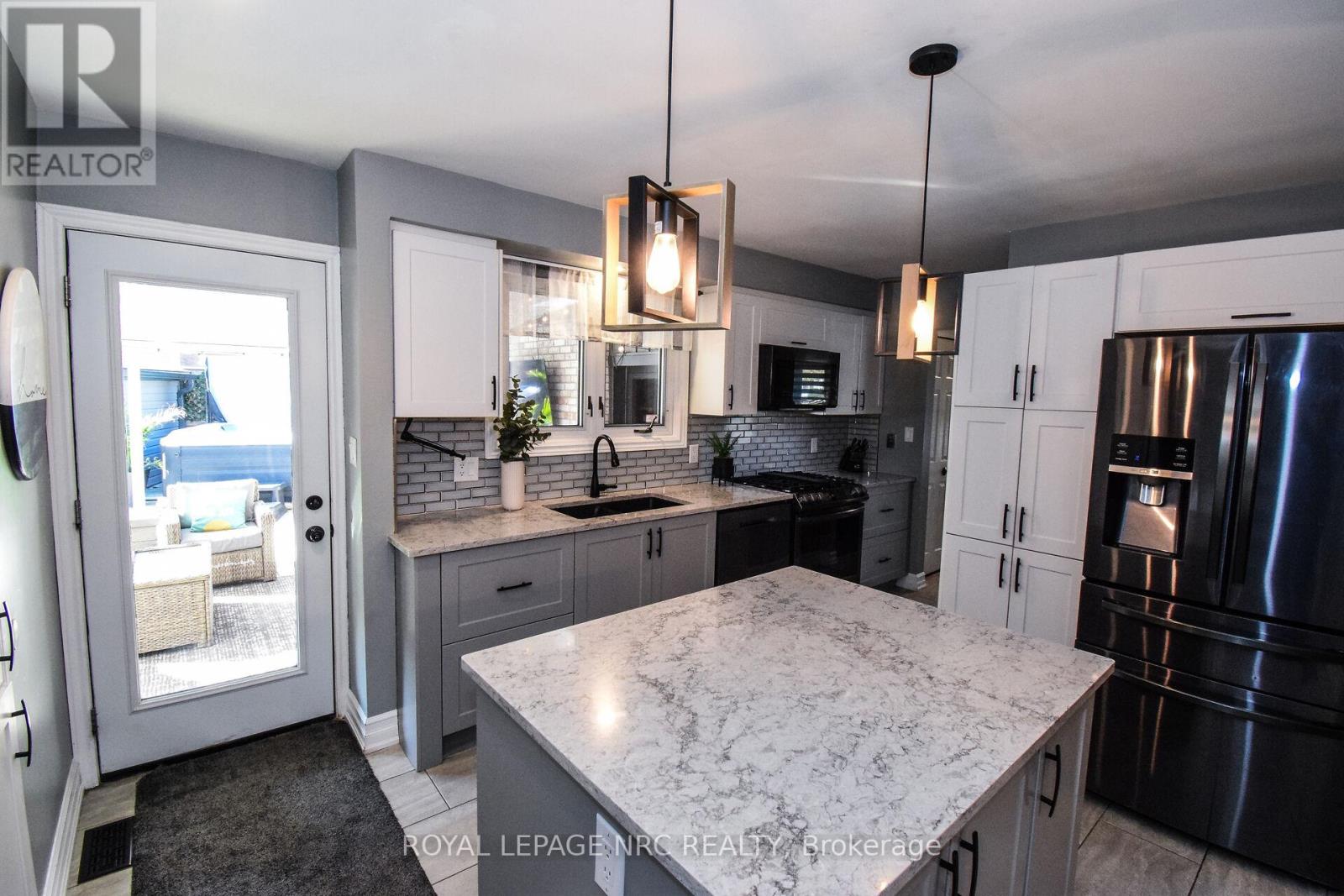 14 Eastfield Court, St. Catharines (Vine/linwell), Ontario  L2M 6V1 - Photo 14 - X12482837