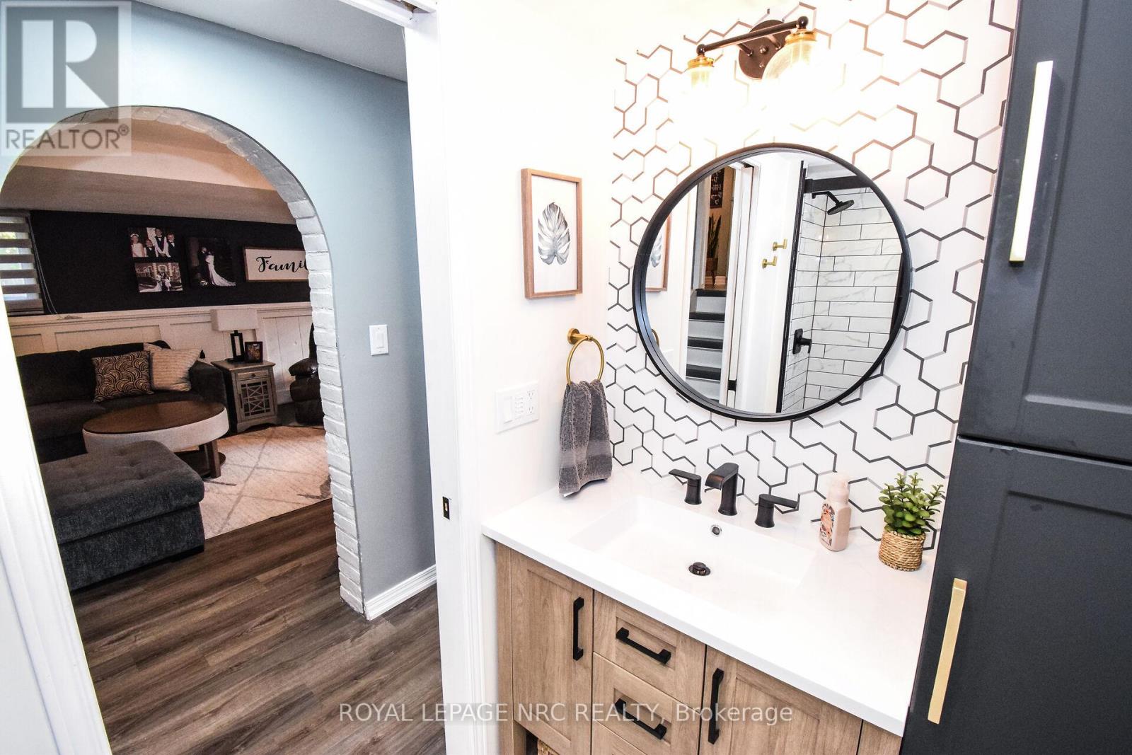 14 Eastfield Court, St. Catharines (Vine/linwell), Ontario  L2M 6V1 - Photo 38 - X12482837