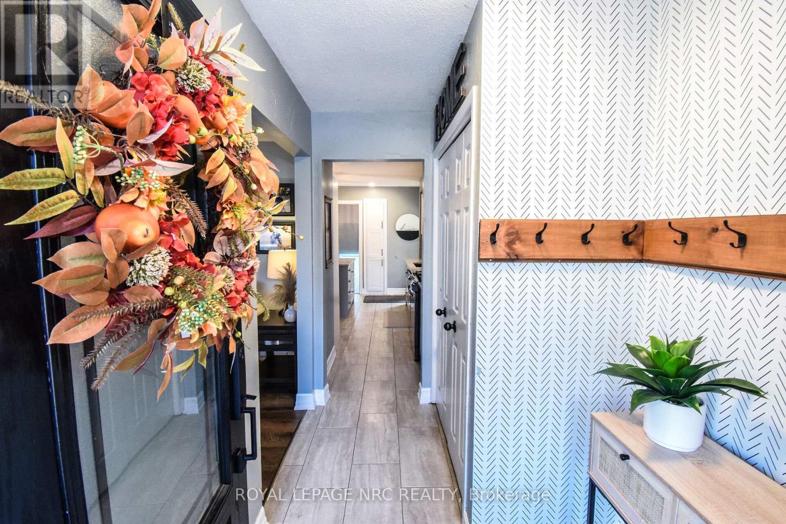 14 Eastfield Court, St. Catharines (Vine/linwell), Ontario  L2M 6V1 - Photo 4 - X12482837