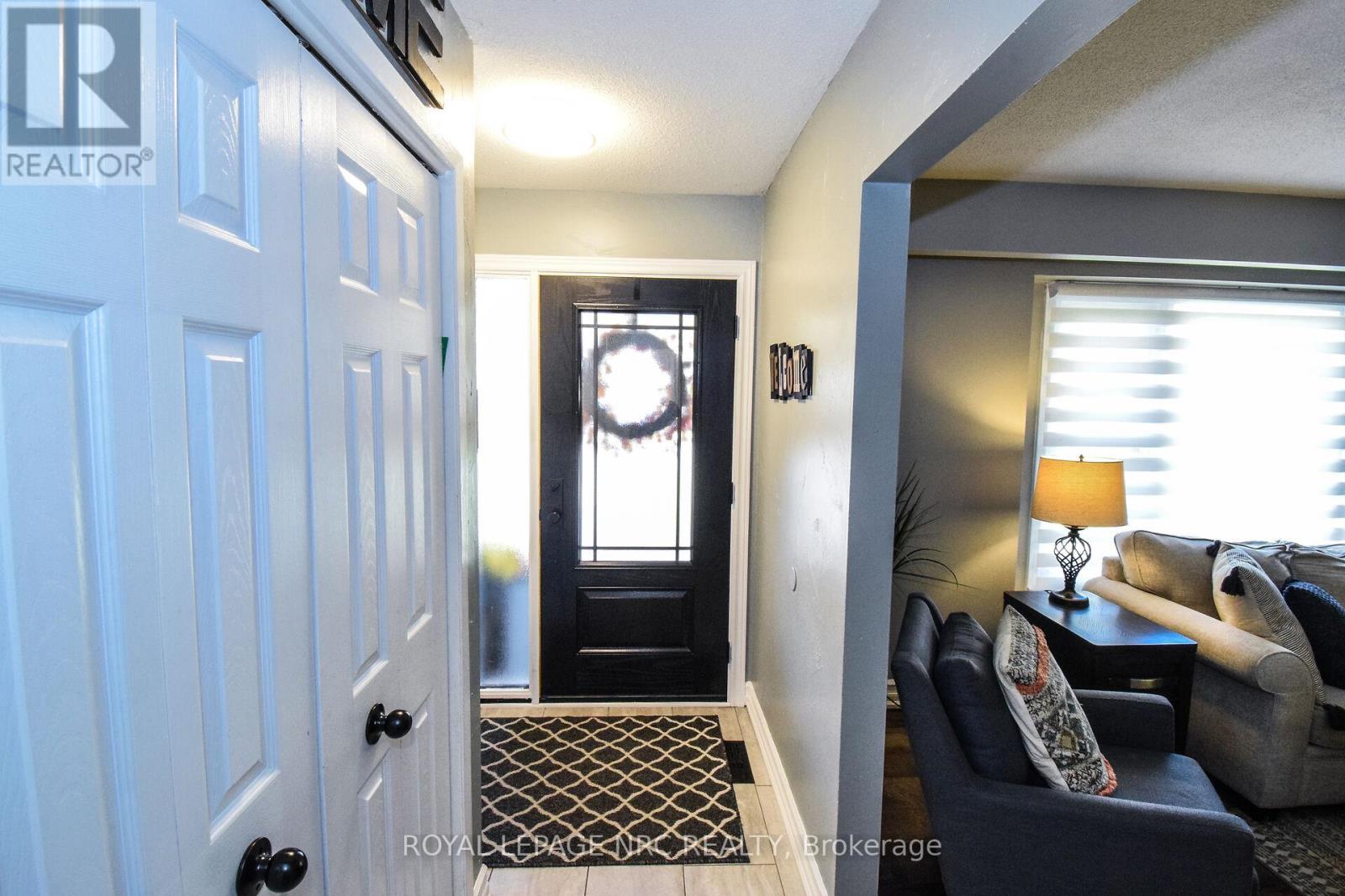 14 Eastfield Court, St. Catharines (Vine/linwell), Ontario  L2M 6V1 - Photo 5 - X12482837