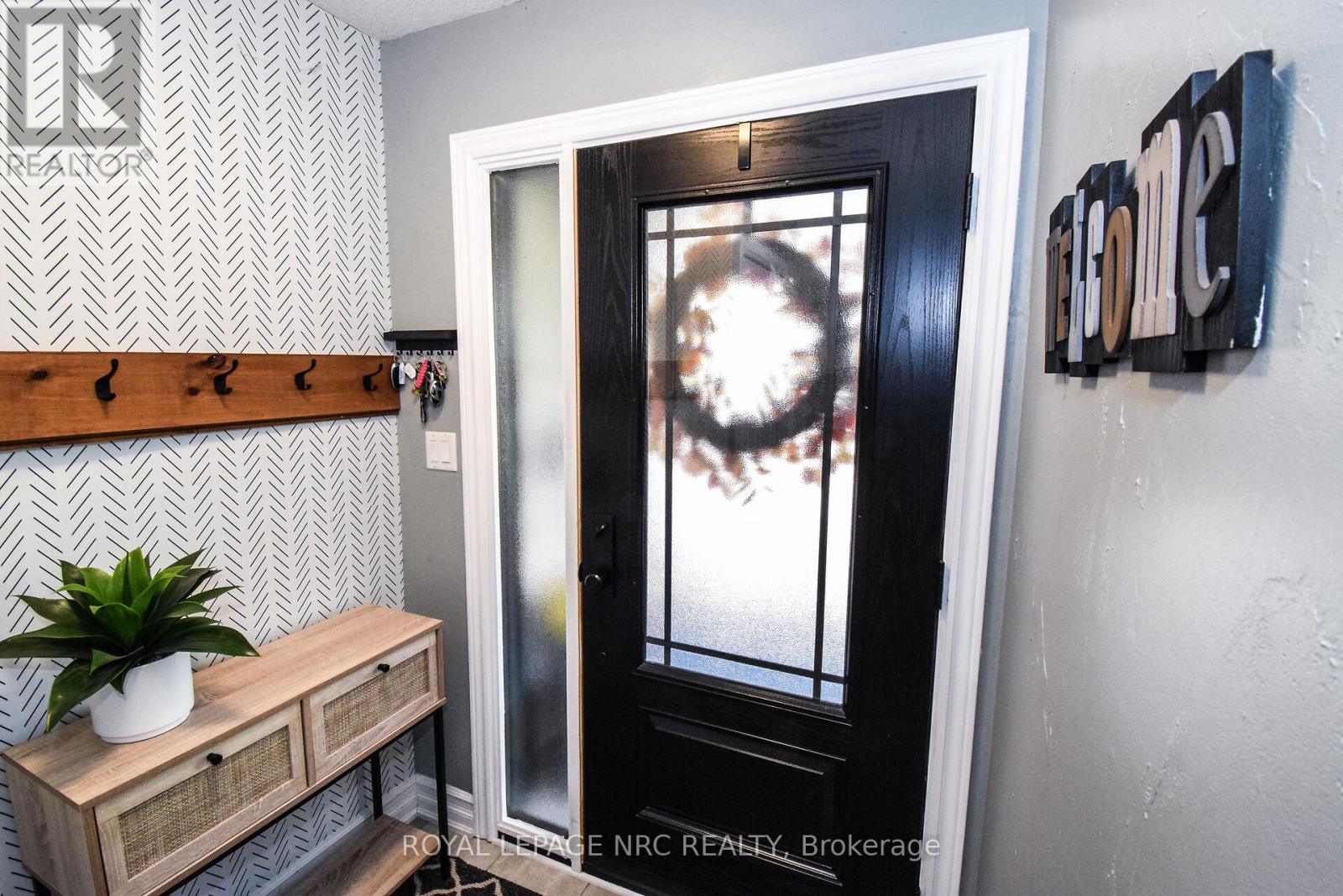 14 Eastfield Court, St. Catharines (Vine/linwell), Ontario  L2M 6V1 - Photo 6 - X12482837