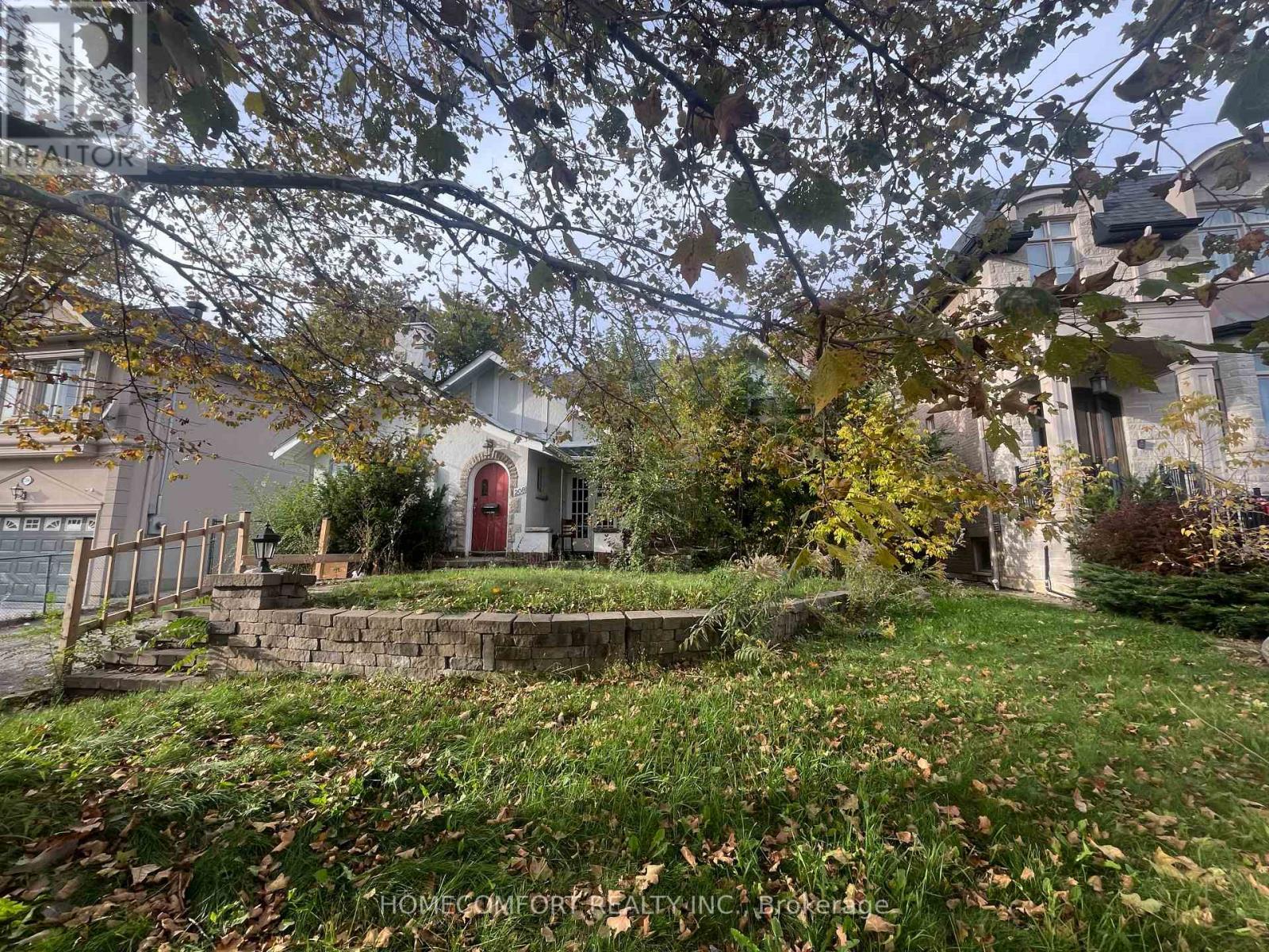 208 HOLLYWOOD AVENUE, Toronto, Ontario